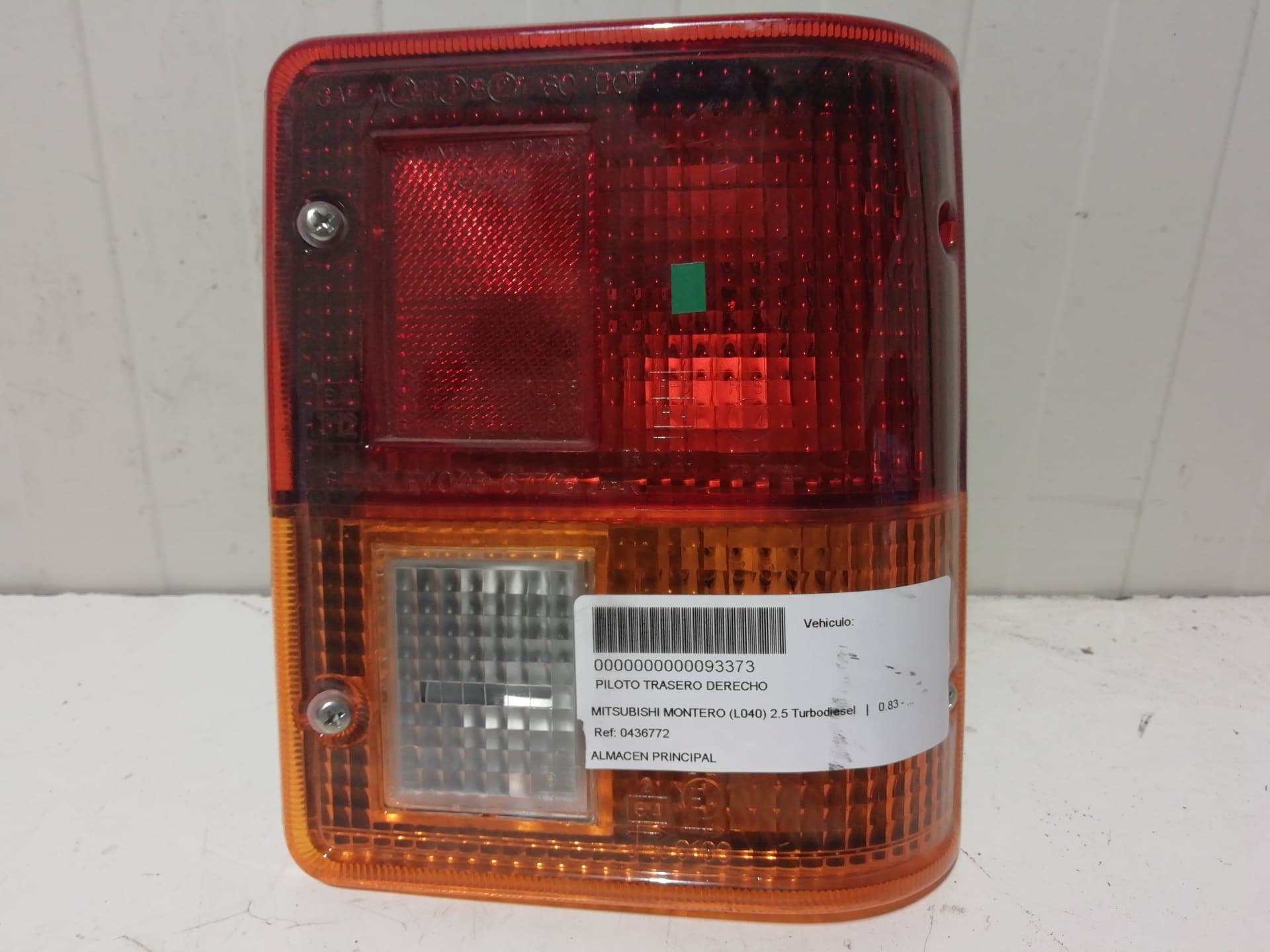 Piloto trasero derecho MITSUBISHI MONTERO (V20/V40)