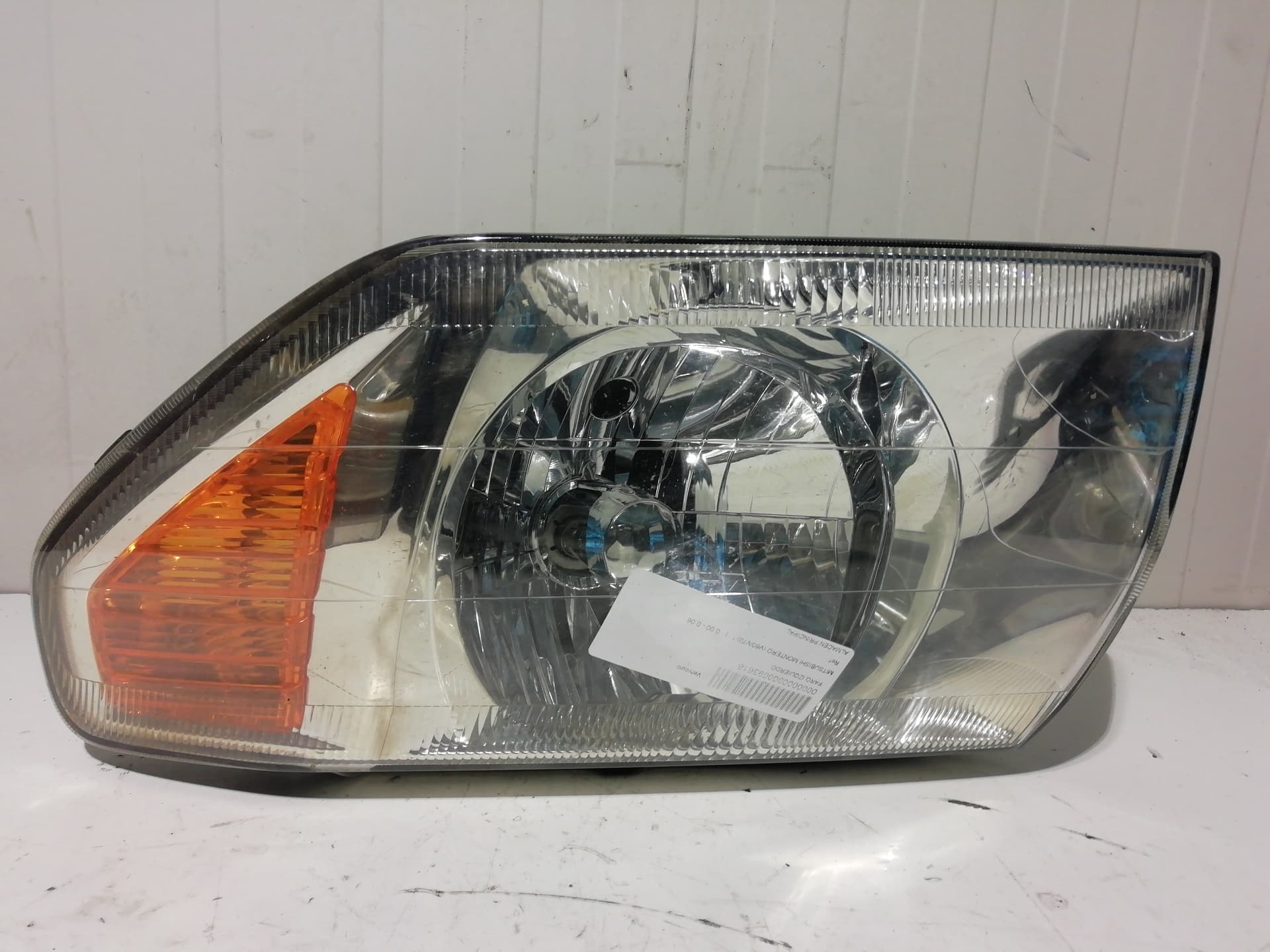 Faro izquierdo MITSUBISHI MONTERO (V20/V40)