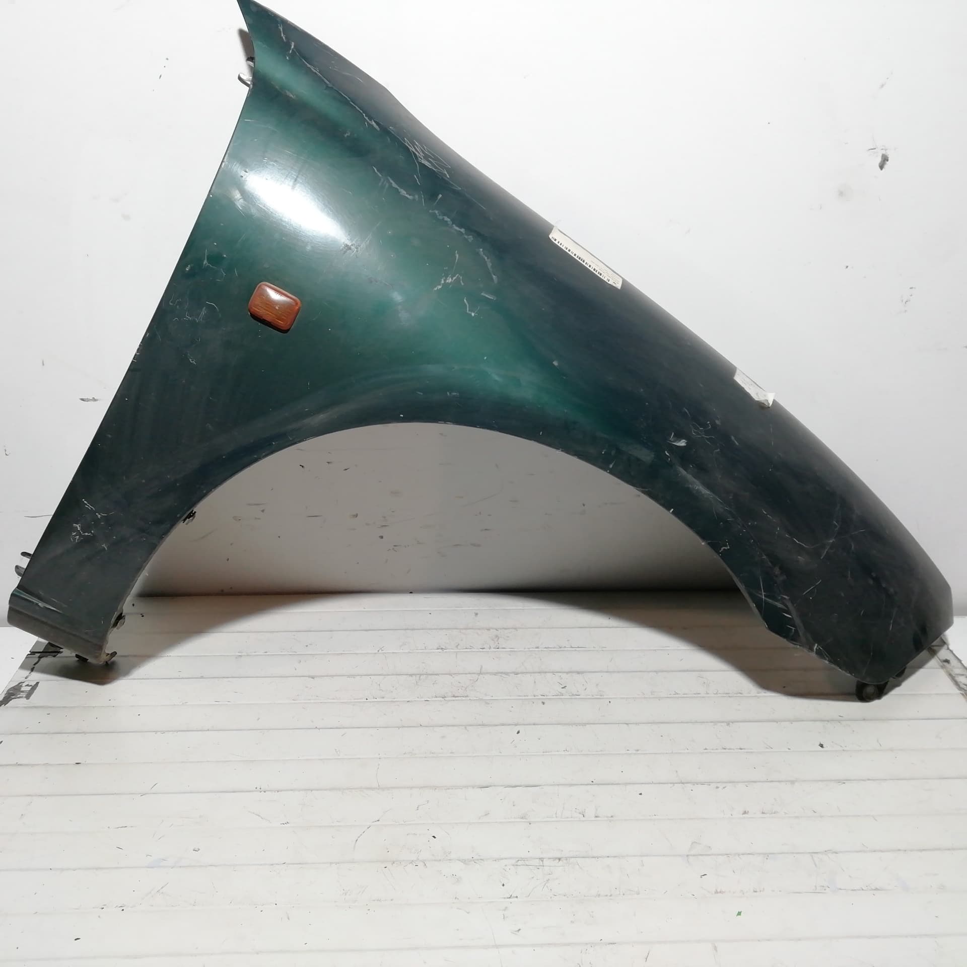 Aleta delantera derecha MG SERIE 200 (RF)