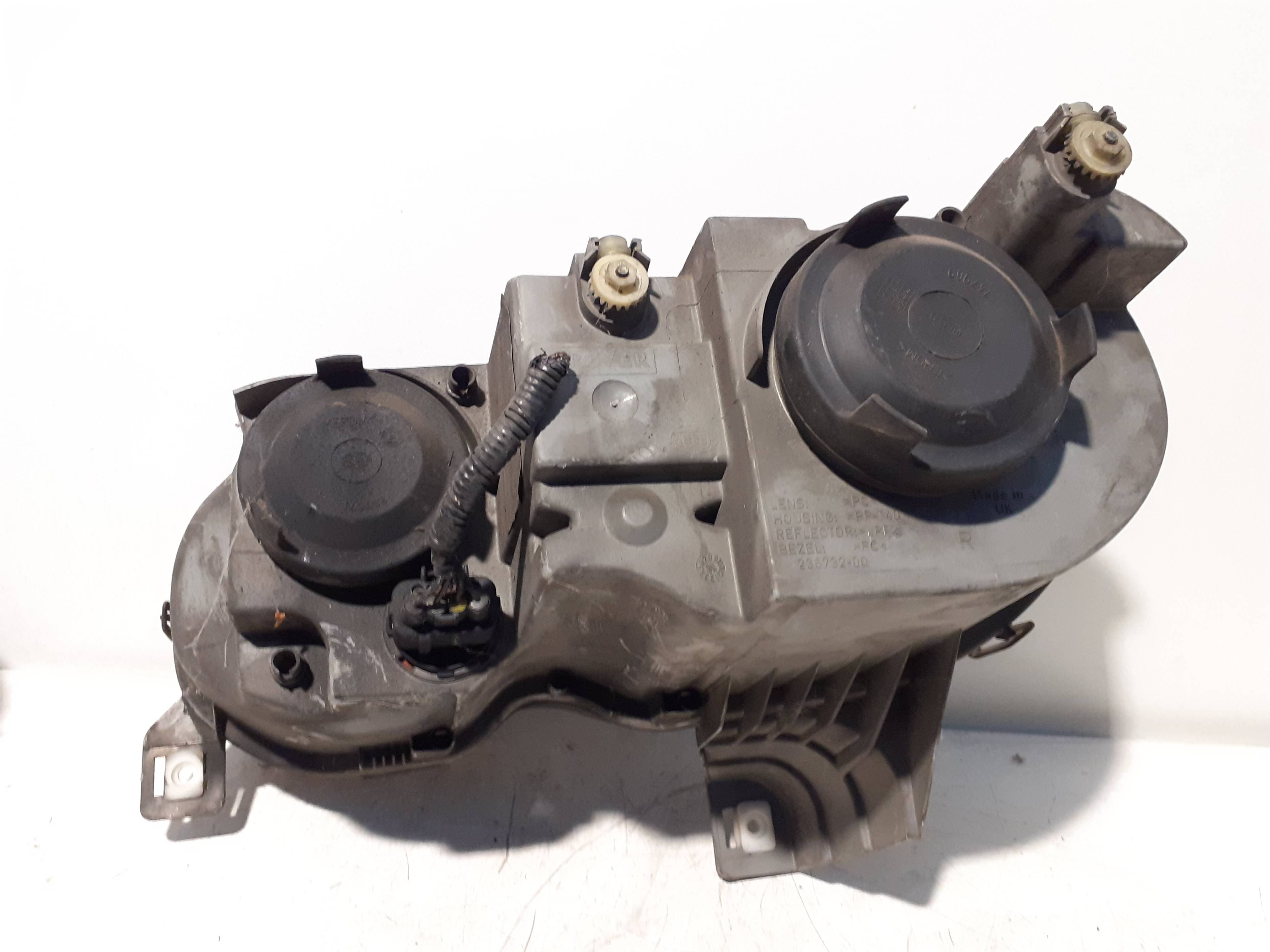 Faro derecho MG SERIE 200 (RF) 3