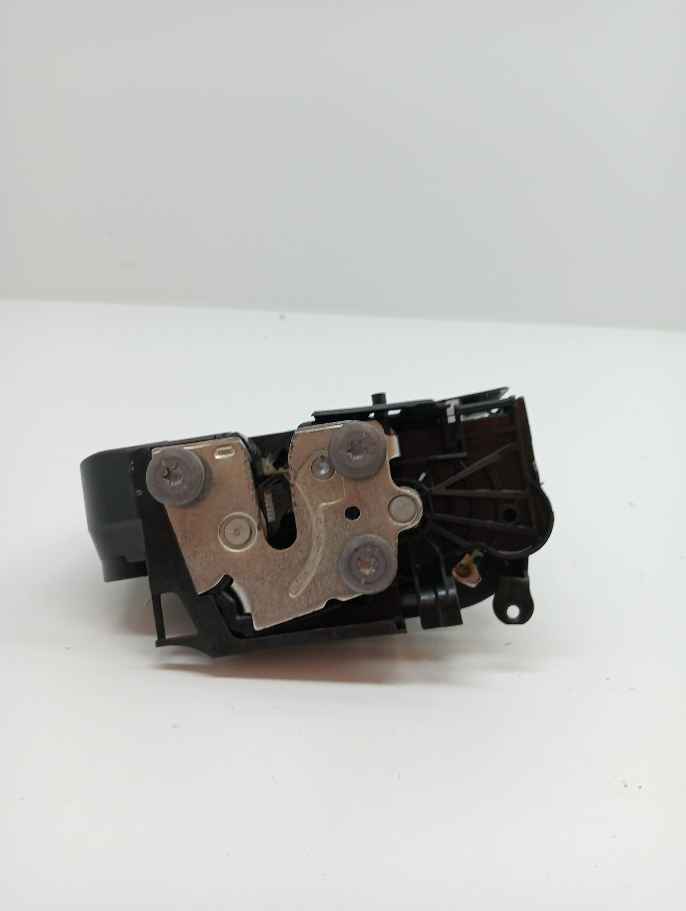 Cerradura puerta lateral izquierda IVECO DAILY