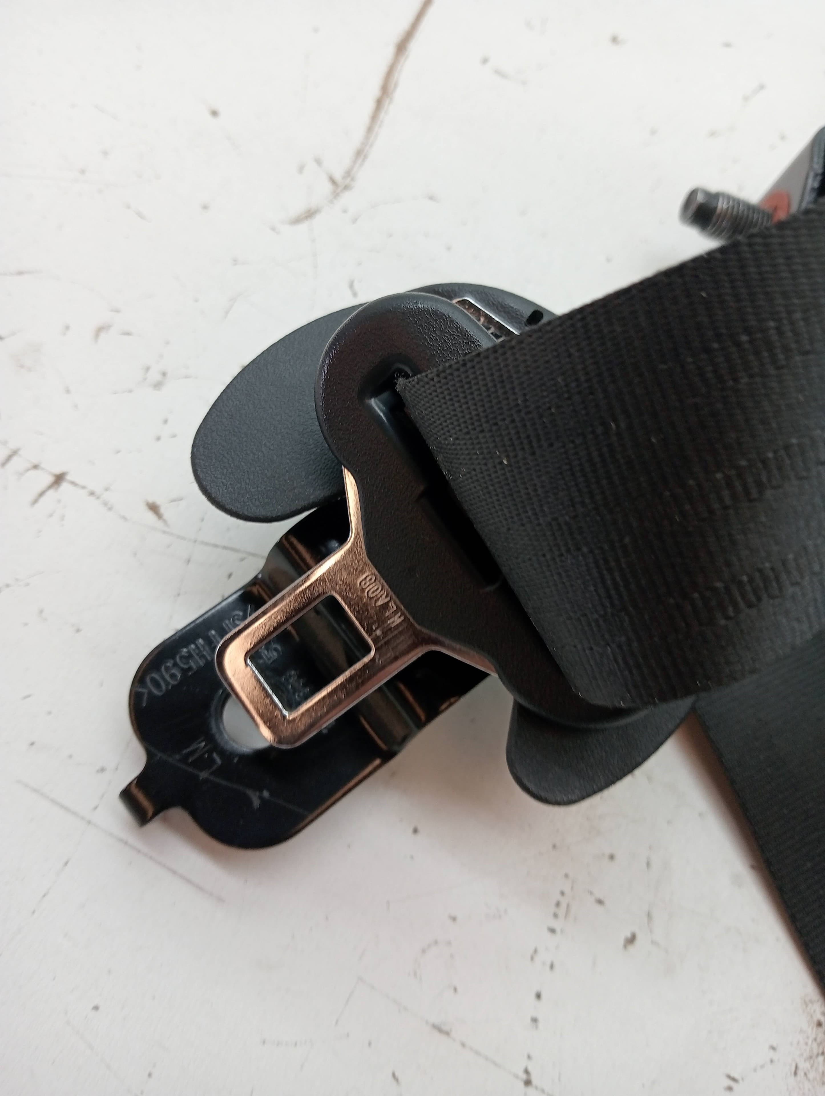Cinturon seguridad delantero derecho HYUNDAI IX35 2