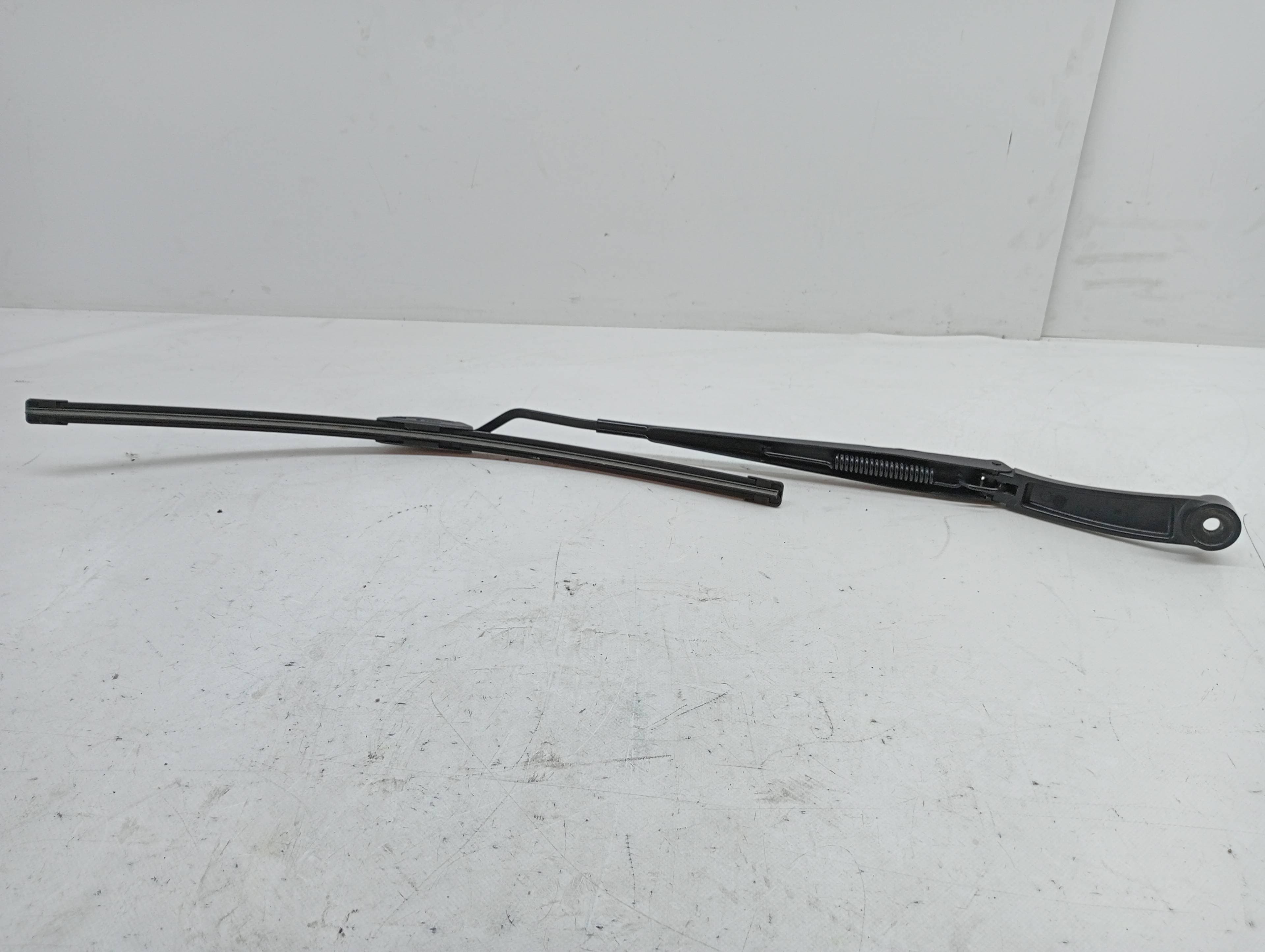 Brazo limpia delantero izquierdo HYUNDAI IX35 2