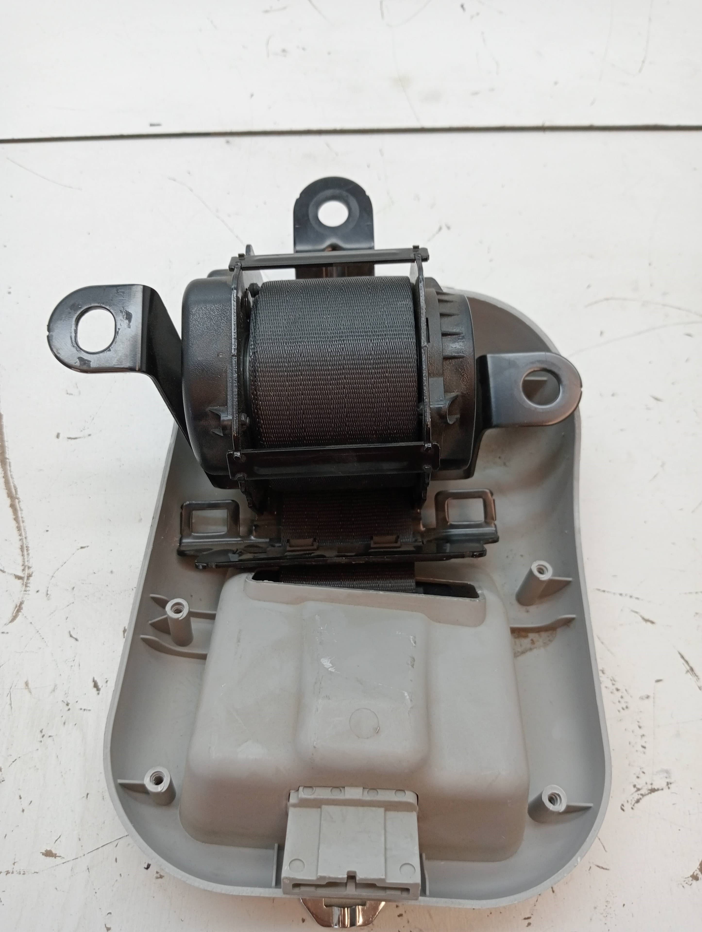 Cinturon seguridad trasero izquierdo HYUNDAI IX35 3