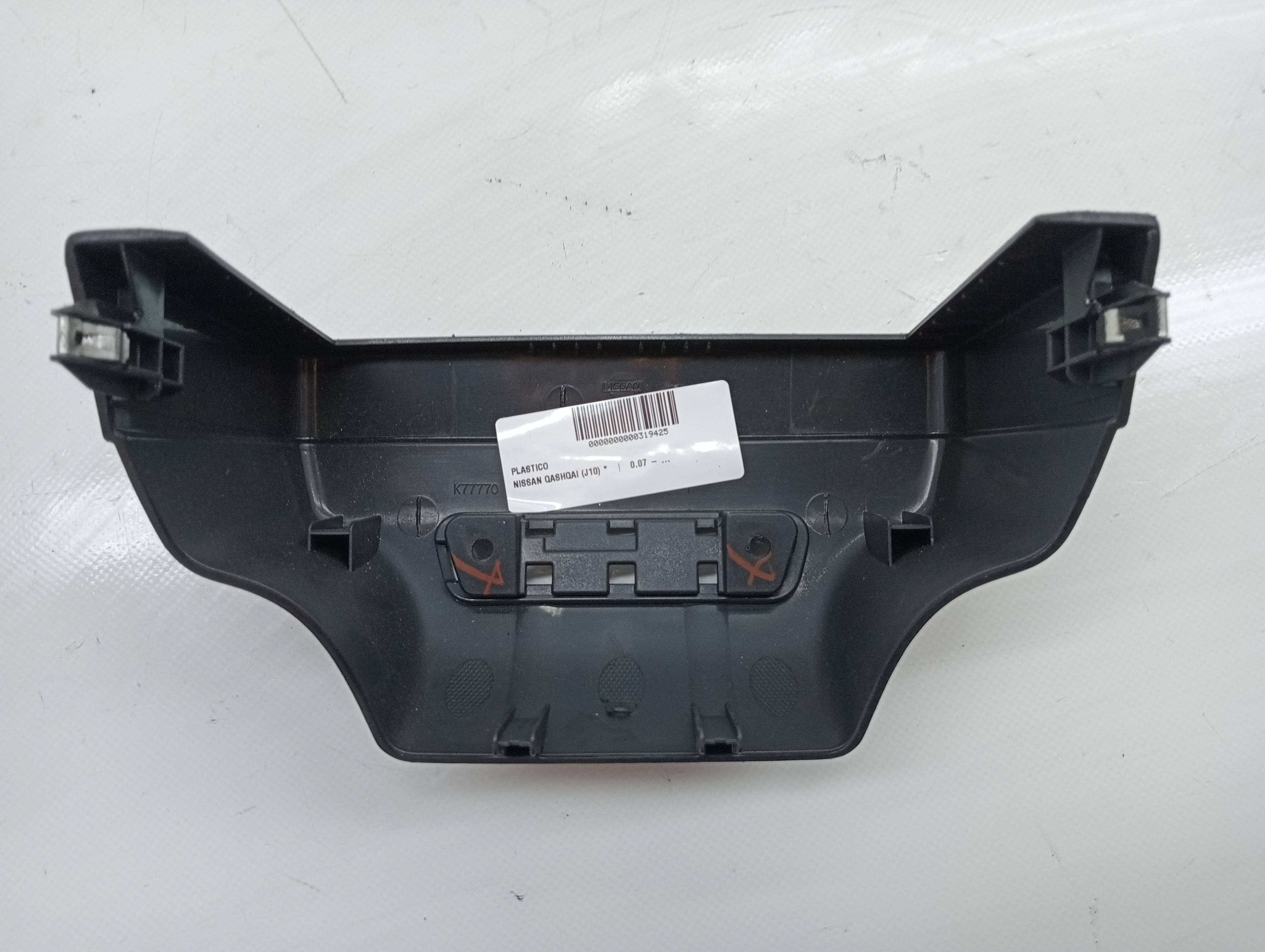 Plastico NISSAN QASHQAI (J10)