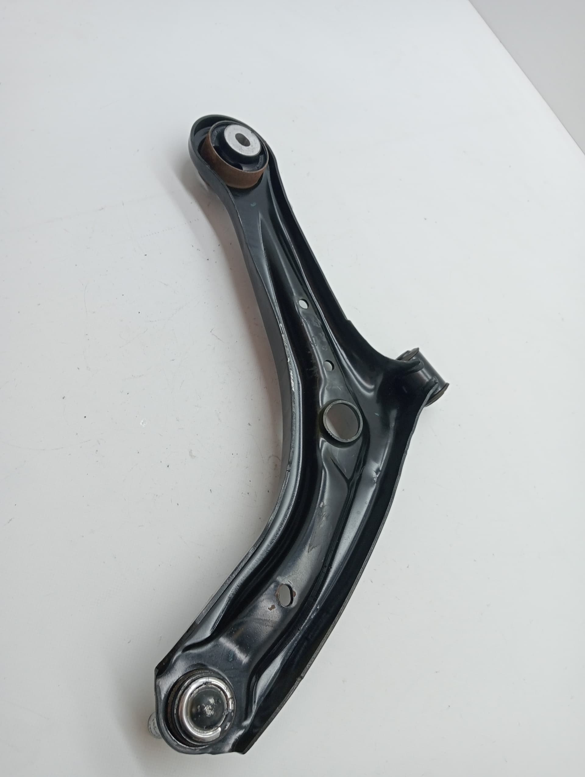 Brazo suspension inferior delantero izquierdo FORD KA+ 3