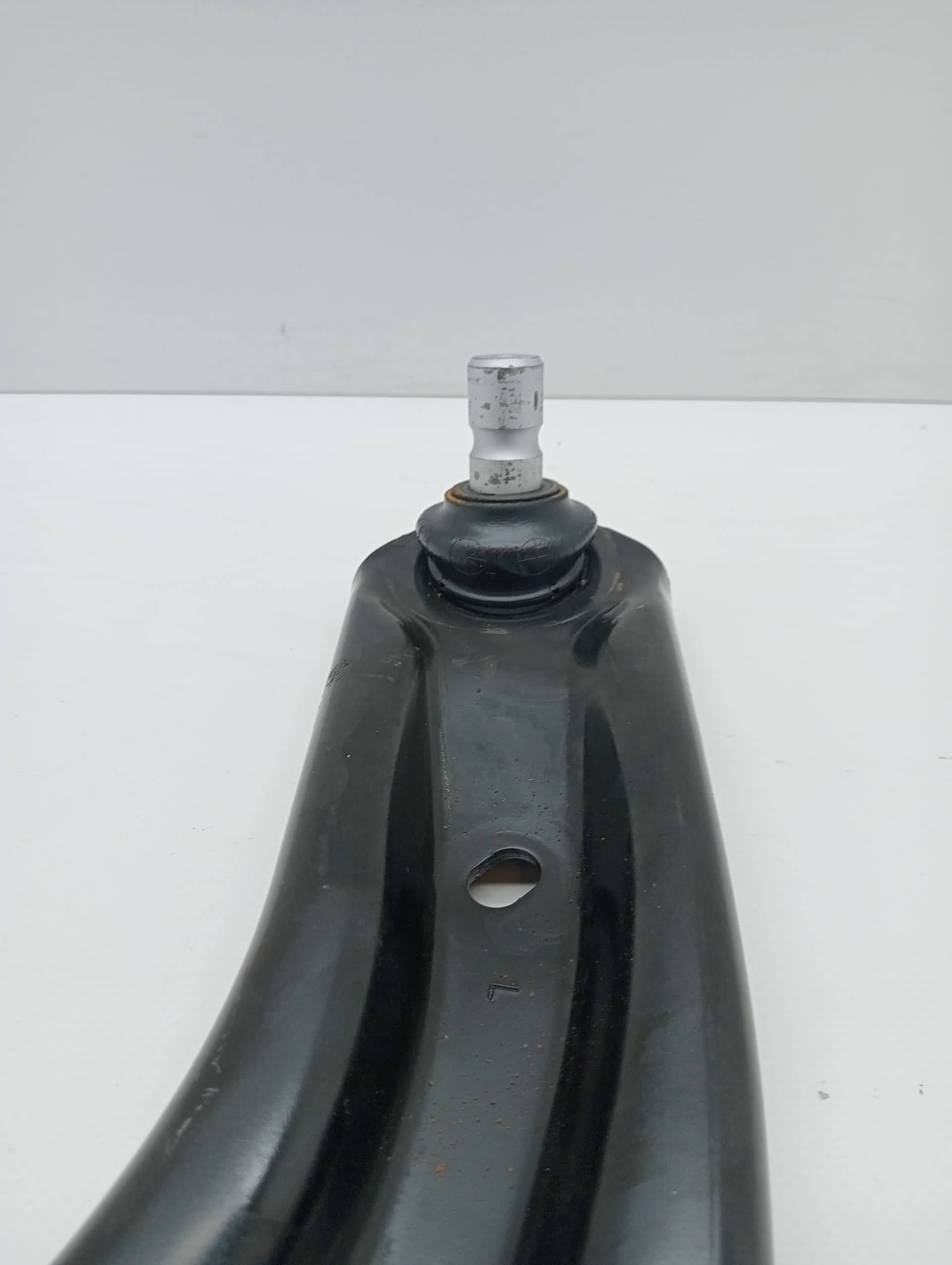 Brazo suspension inferior delantero izquierdo FORD KA+ 2