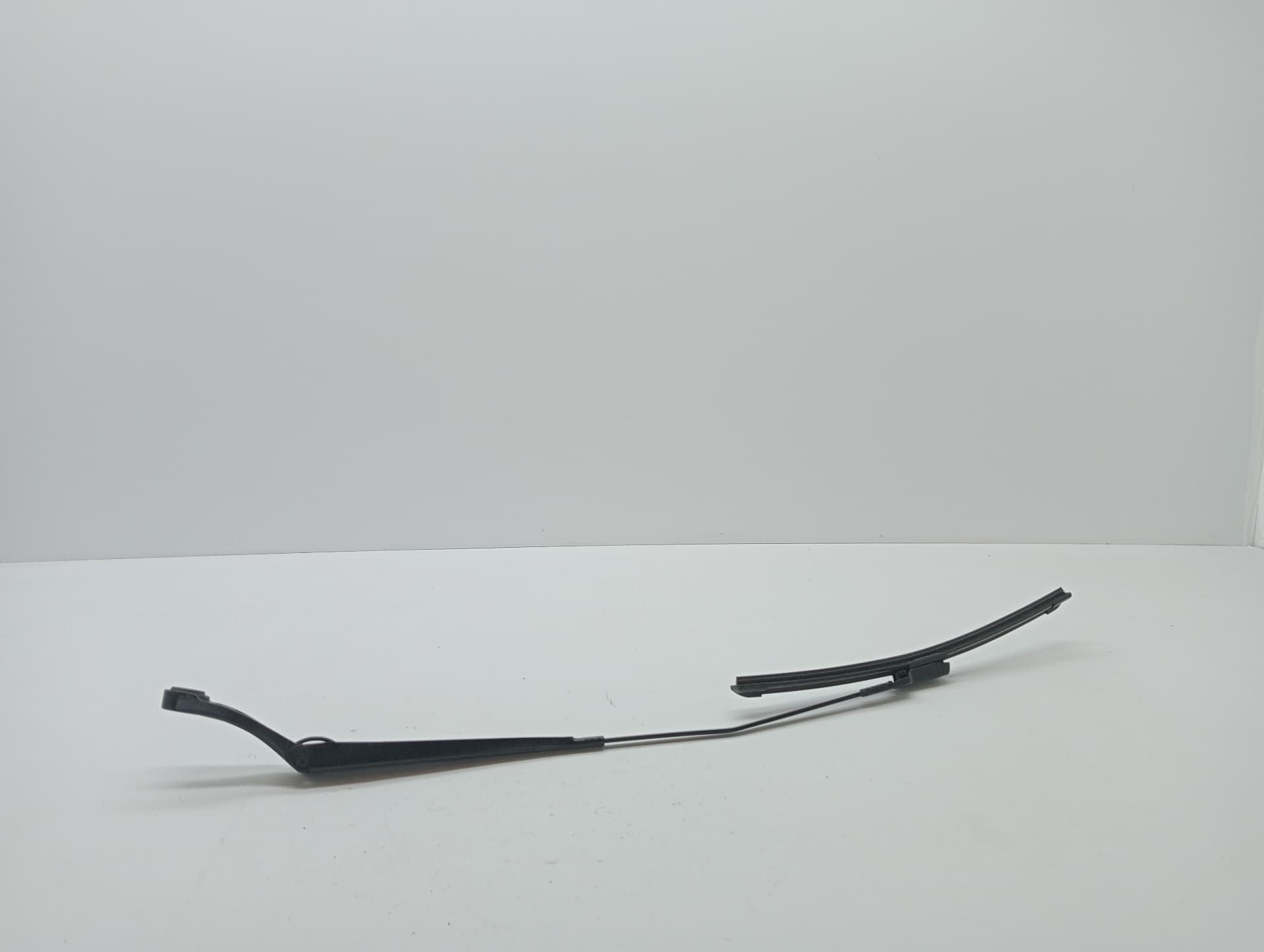 Brazo limpia delantero derecho FORD KA+