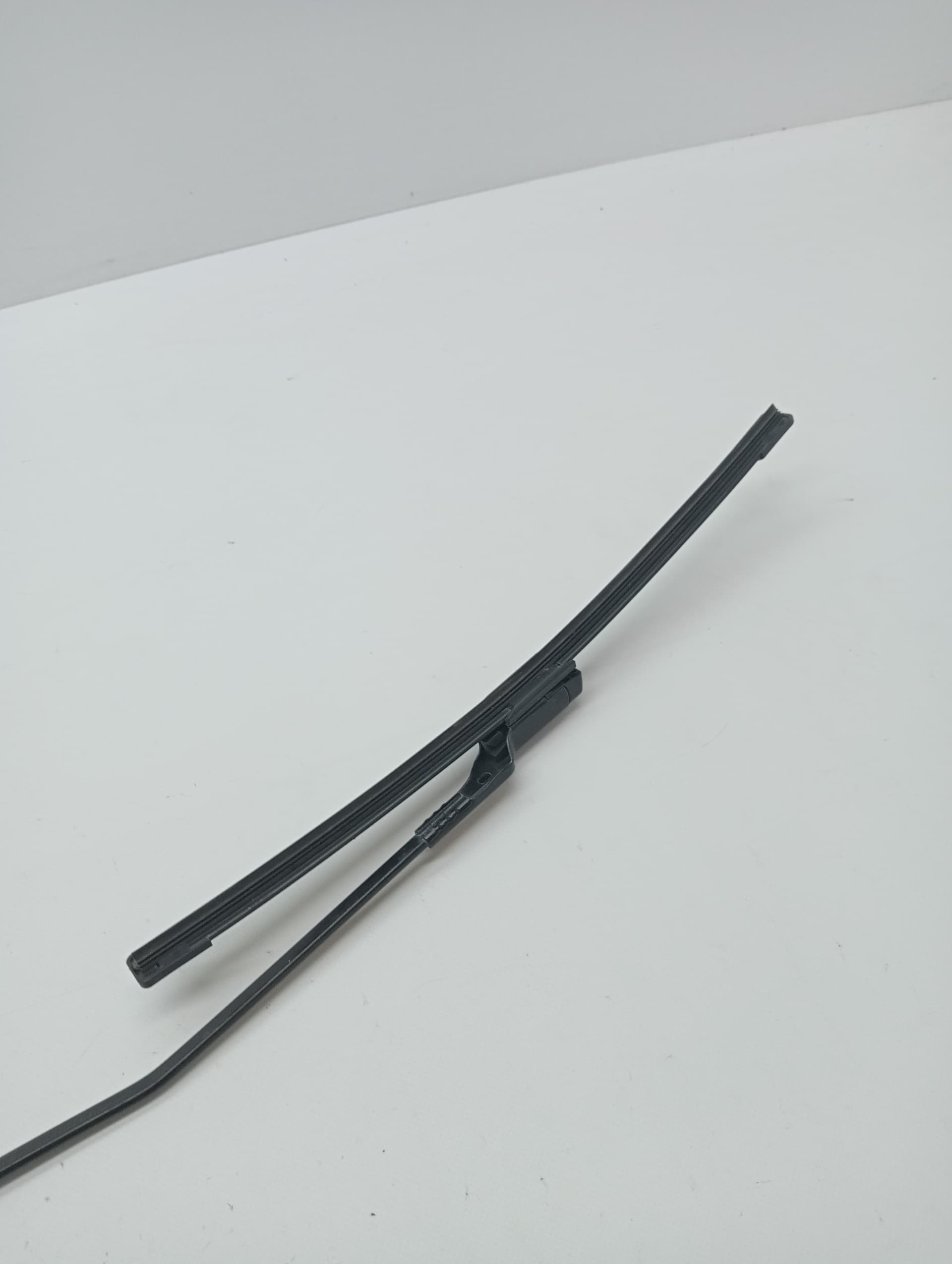 Brazo limpia delantero derecho FORD KA+ 3