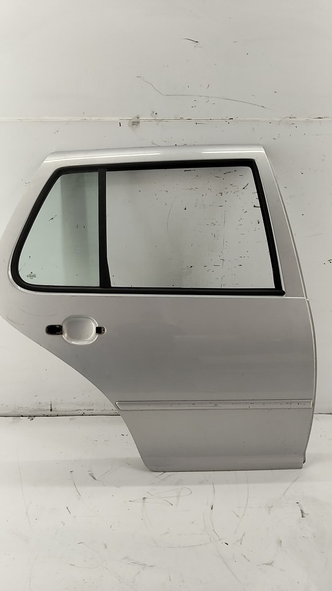 Puerta trasera derecha VOLKSWAGEN GOLF IV BERLINA (1J1)