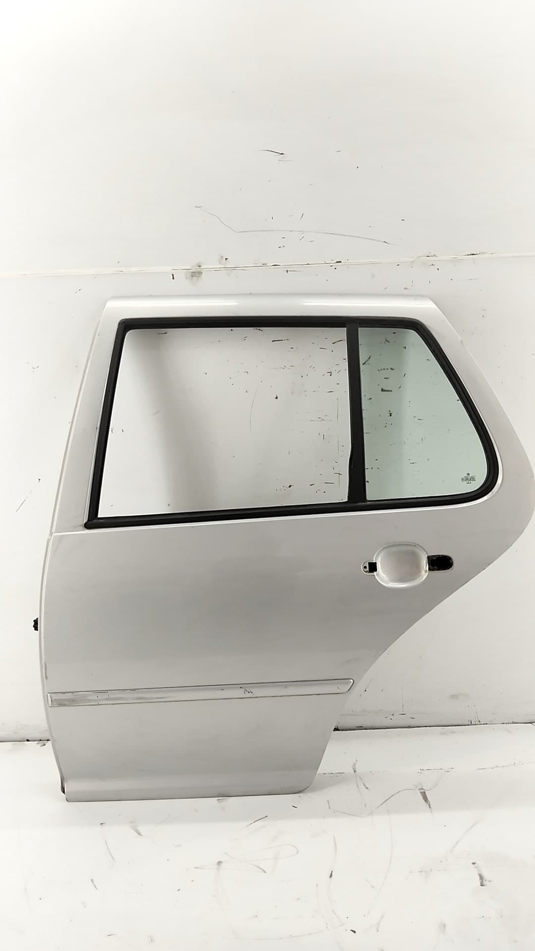 Puerta trasera izquierda VOLKSWAGEN GOLF IV BERLINA (1J1)