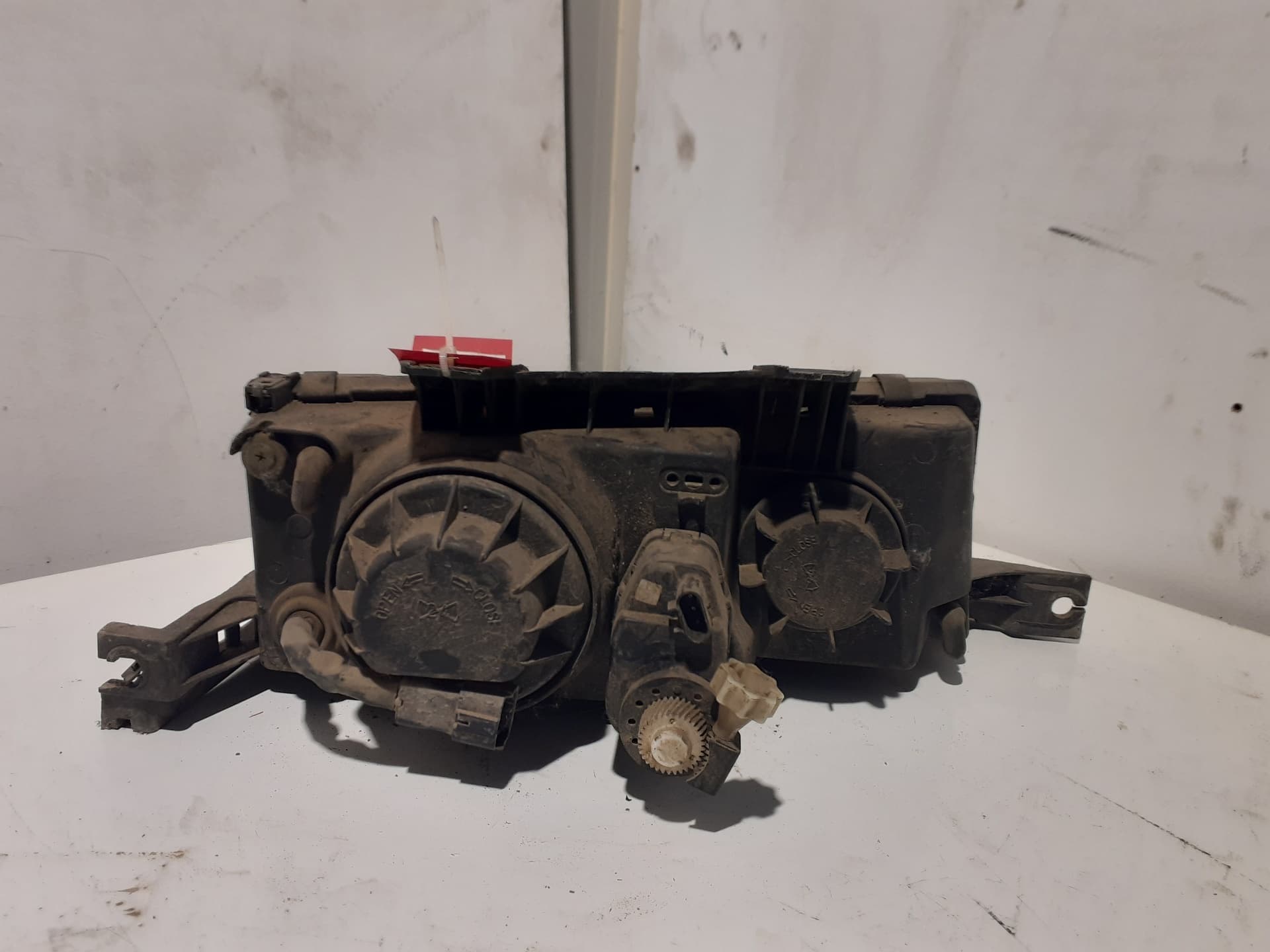 Faro izquierdo SSANGYONG MUSSO 2