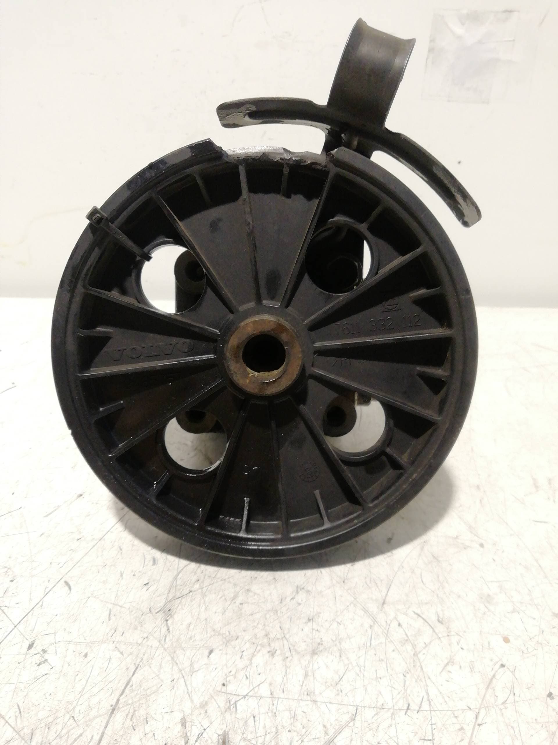 Bomba direccion VOLVO V70 FAMILIAR 2
