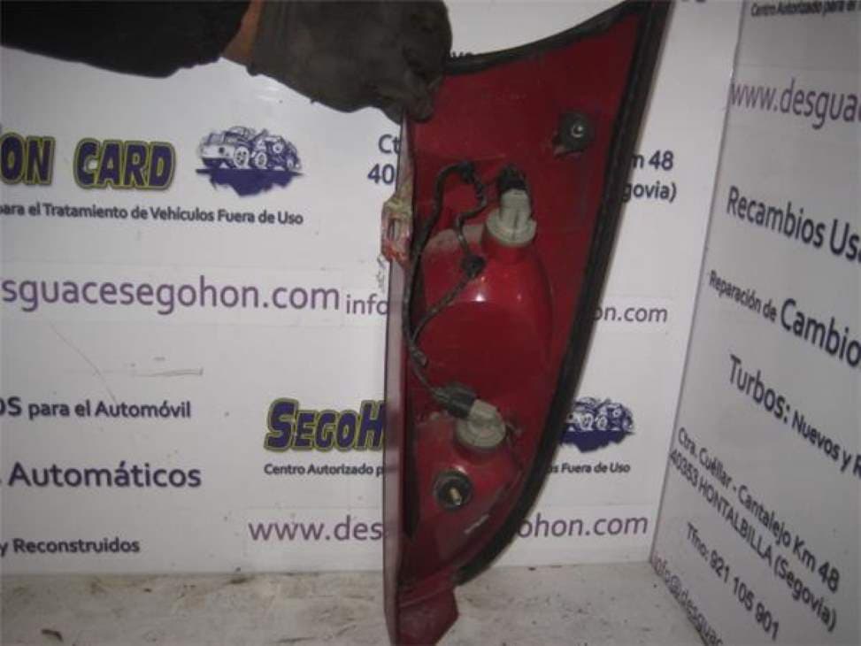 Piloto trasero izquierdo FORD FOCUS BERLINA (CAK) 2