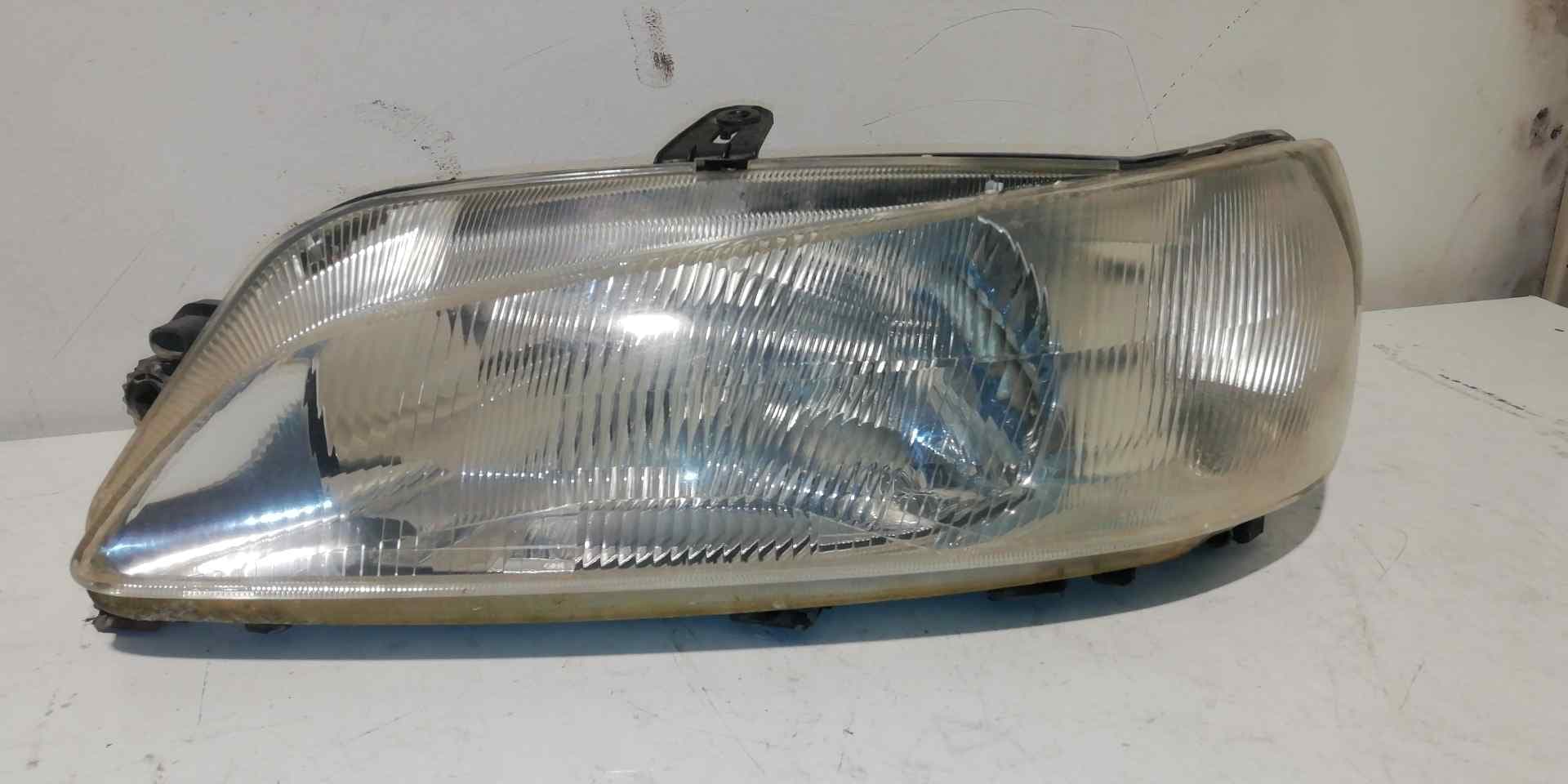 Faro izquierdo PEUGEOT 306 BREAK