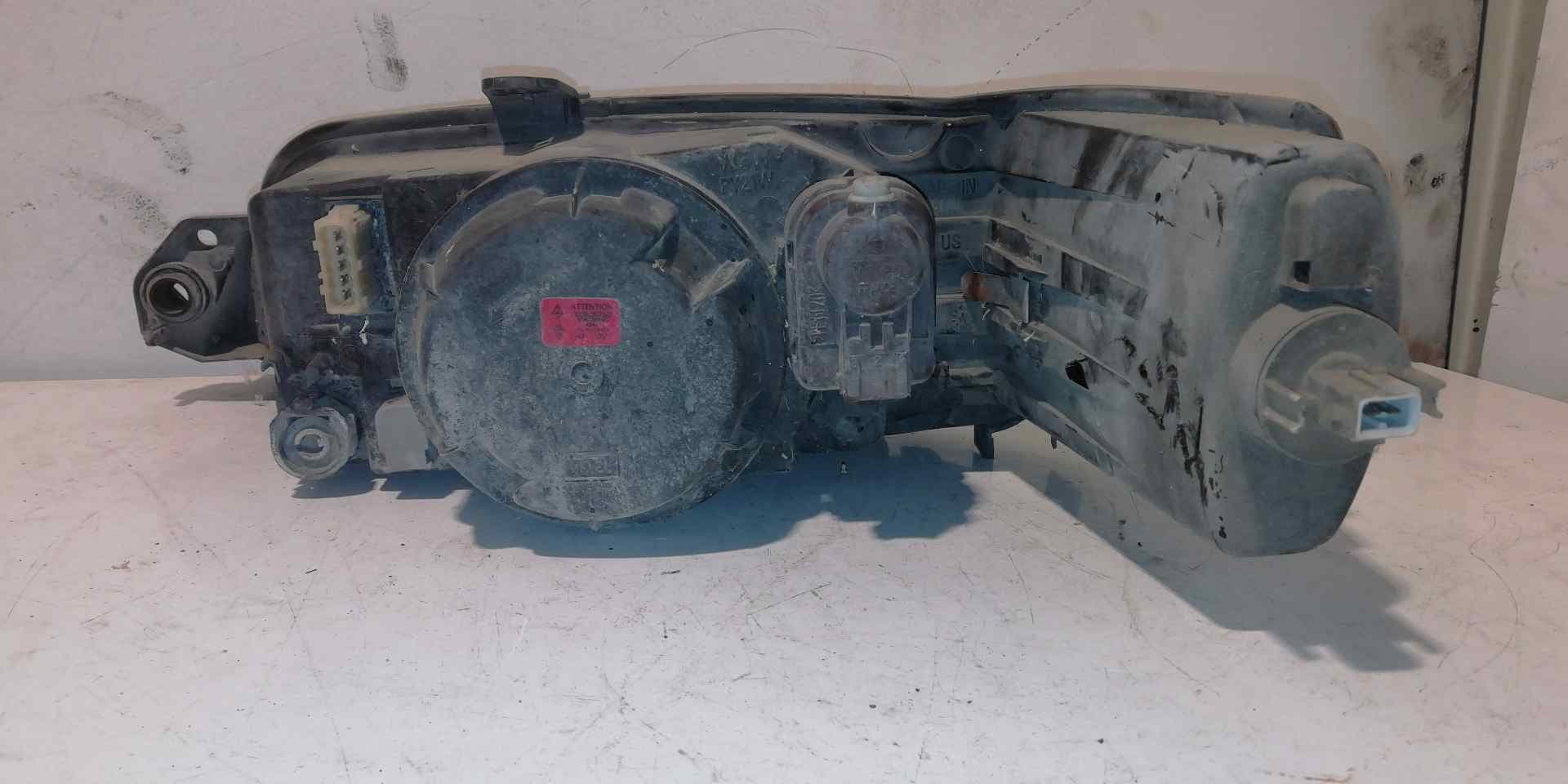 Faro derecho PEUGEOT 306 BREAK 2