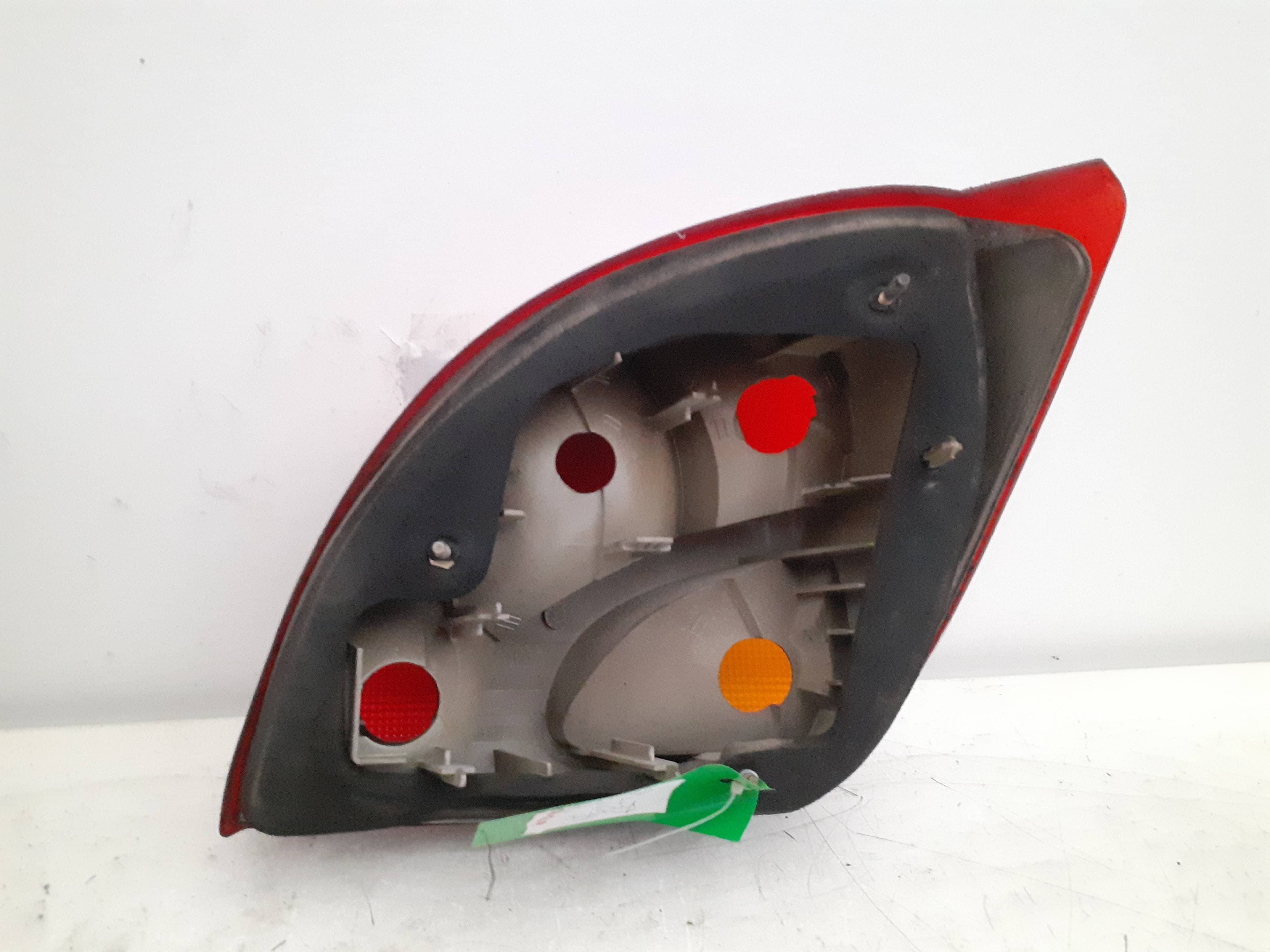 Piloto trasero izquierdo FORD FIESTA BERLINA 2
