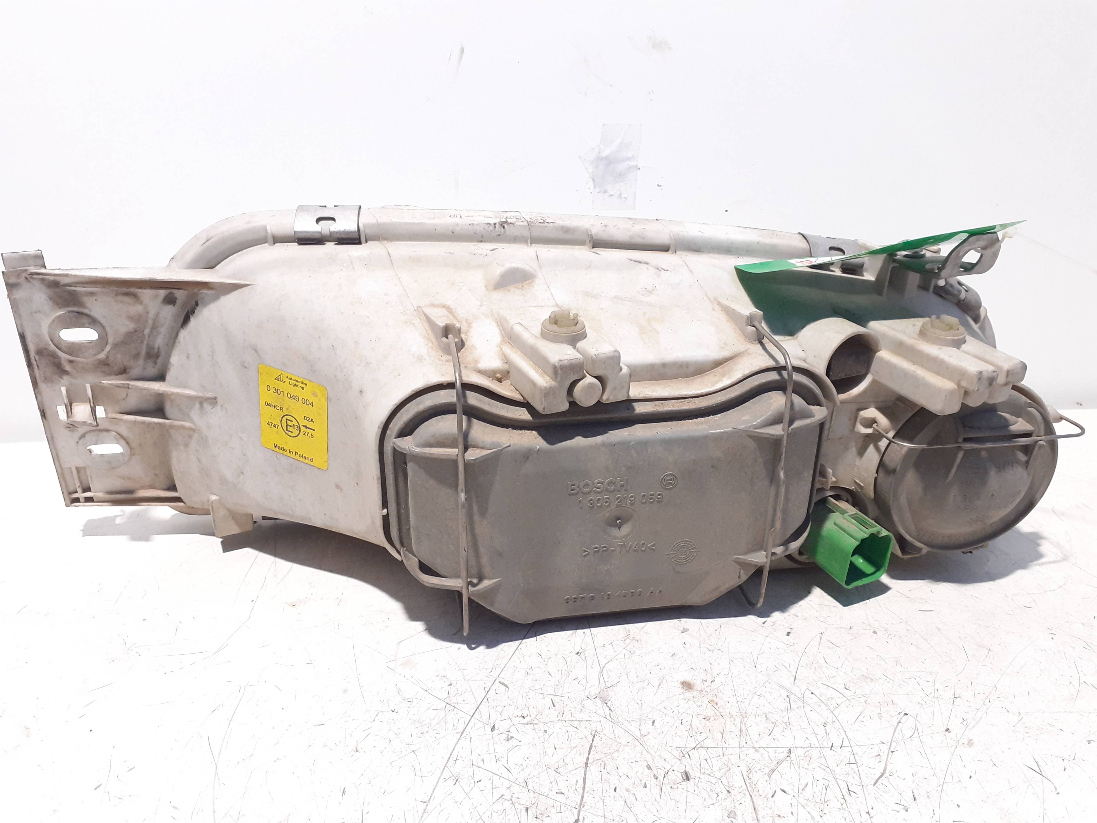 Faro derecho FORD FIESTA BERLINA 3