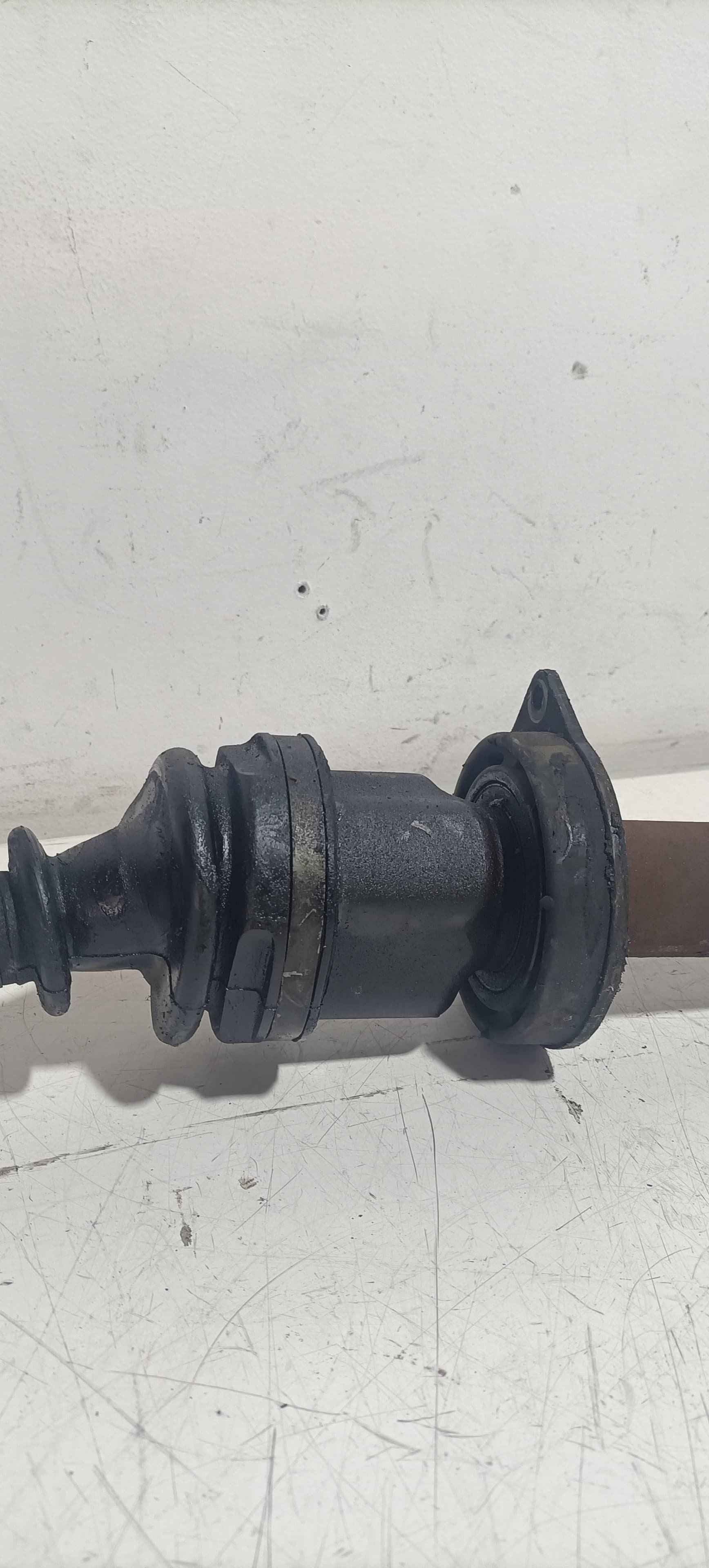 Transmision delantera derecha FORD FIESTA BERLINA 4
