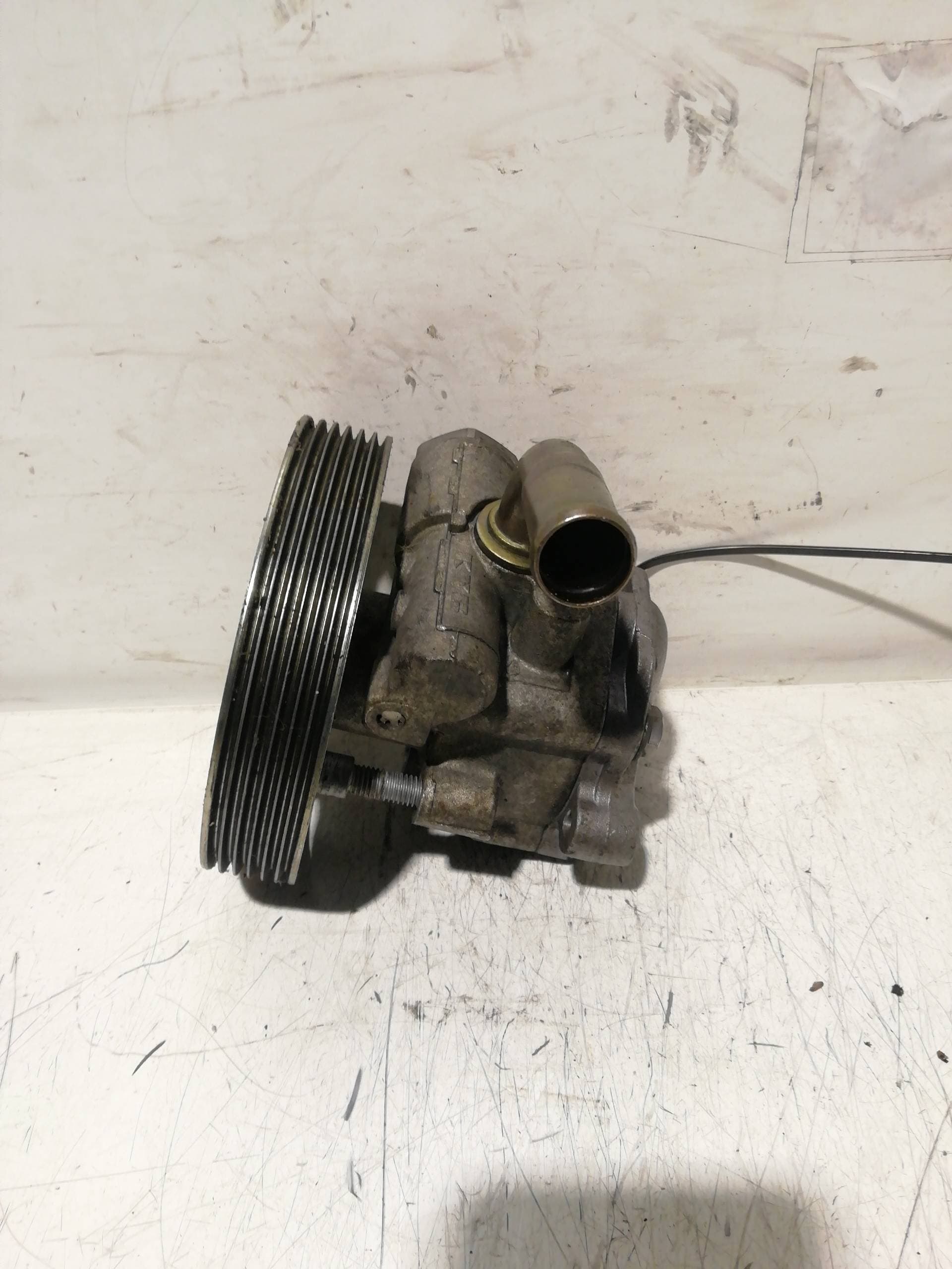 Bomba direccion FORD FIESTA BERLINA