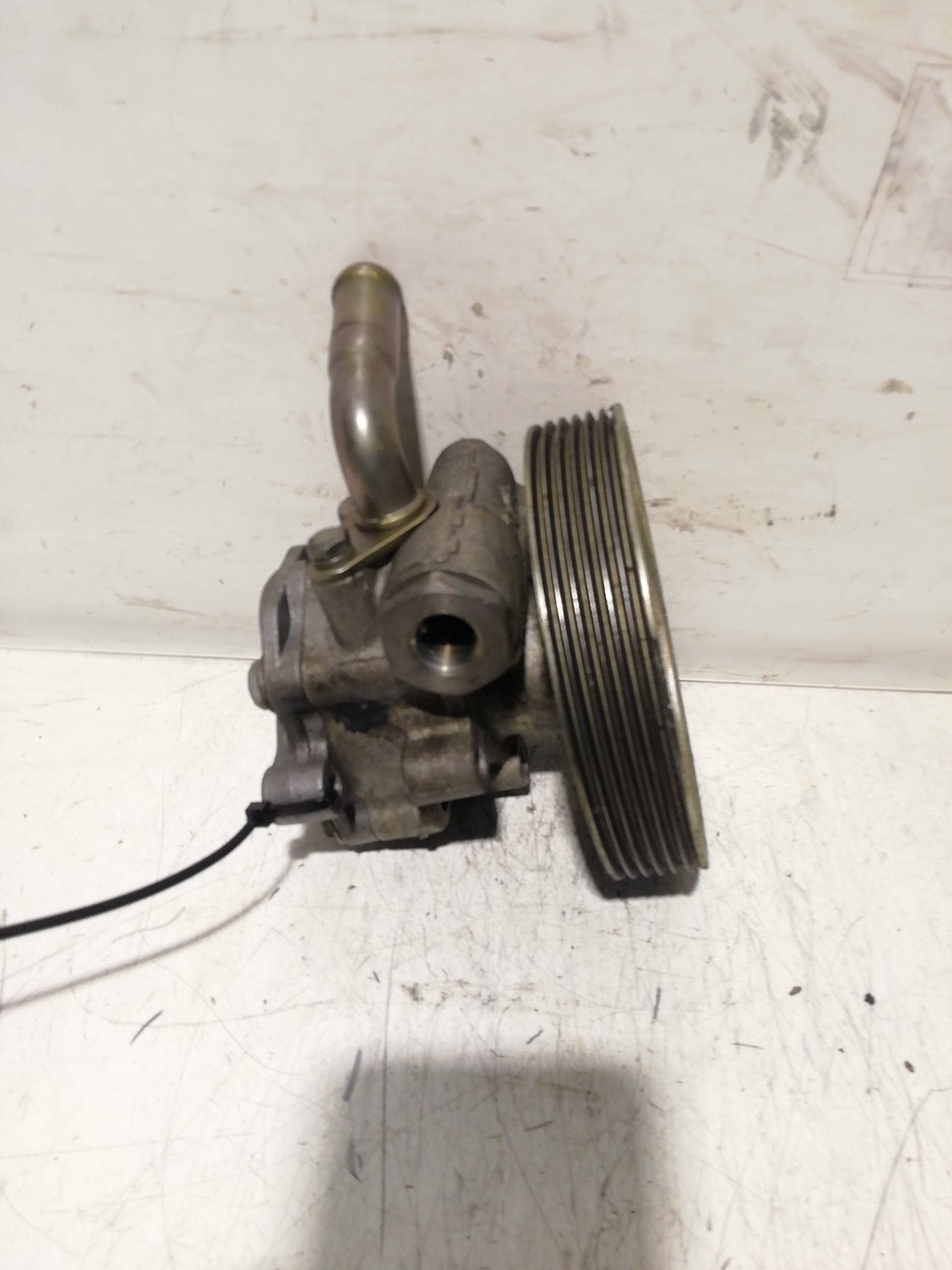 Bomba direccion FORD FIESTA BERLINA 4
