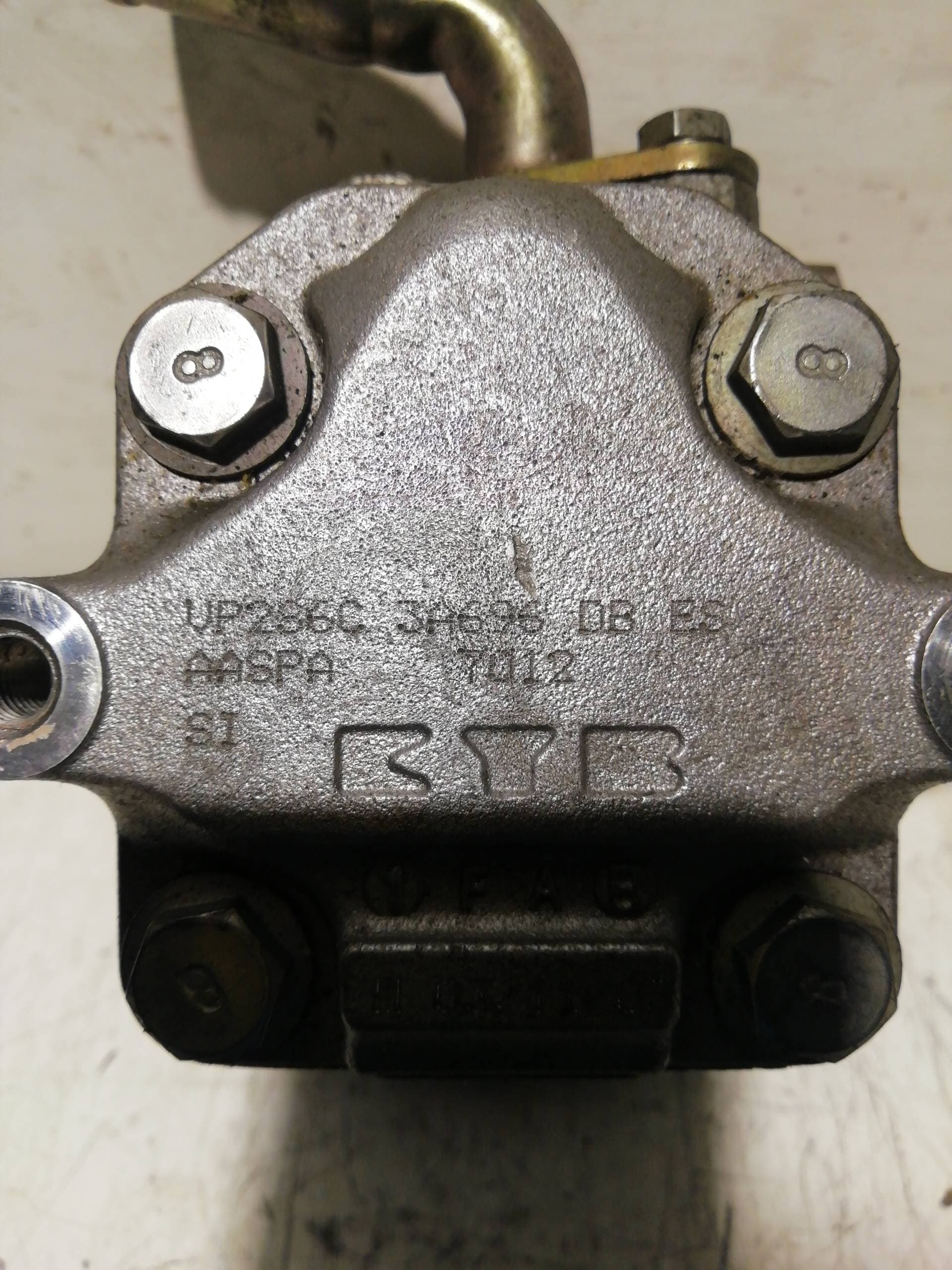 Bomba direccion FORD FIESTA BERLINA 2