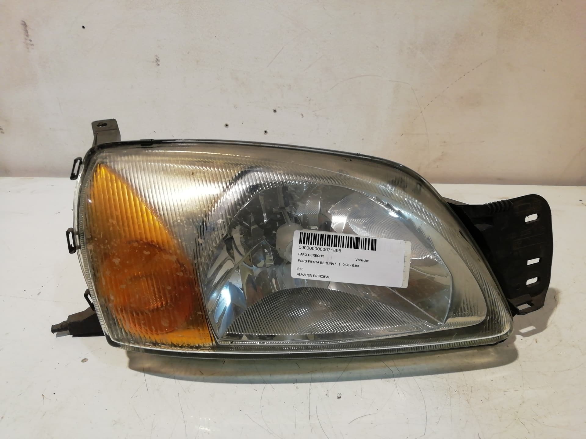 Faro derecho FORD FIESTA BERLINA