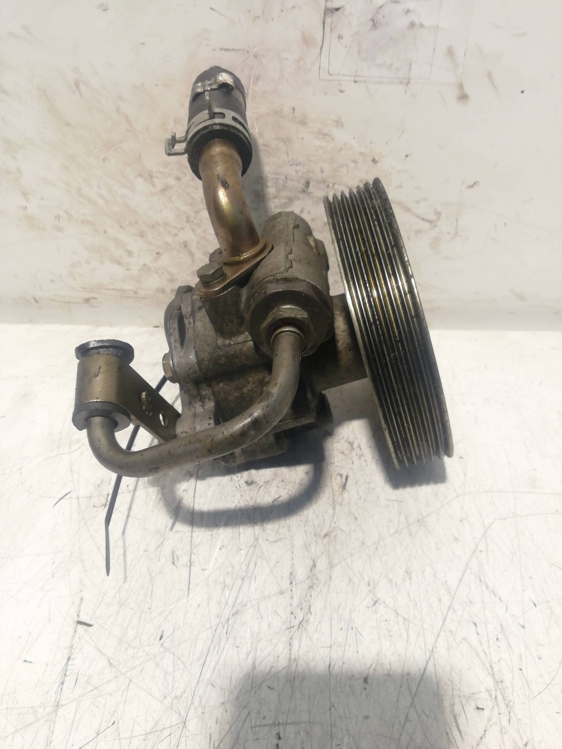 Bomba direccion FORD FIESTA BERLINA