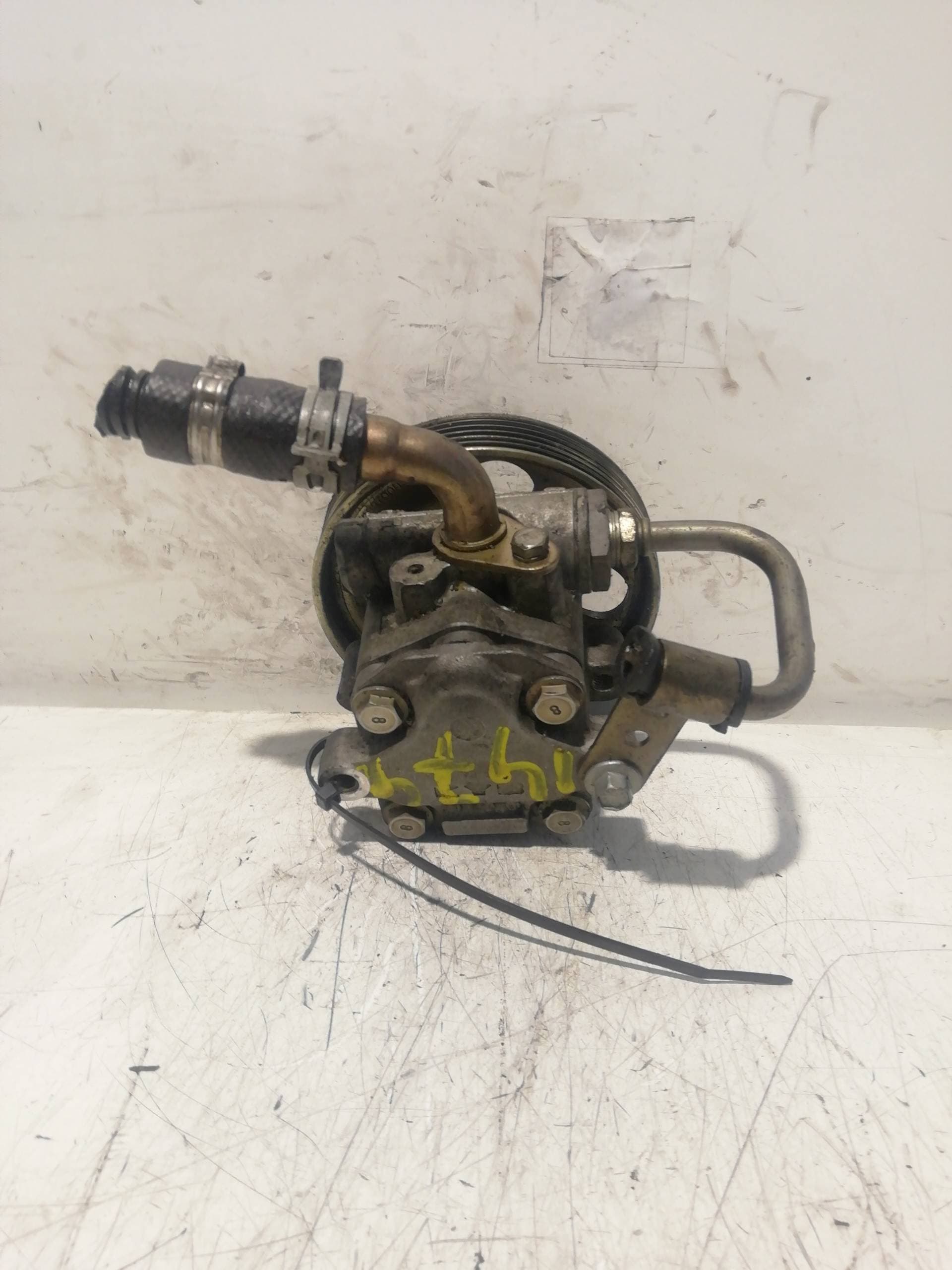 Bomba direccion FORD FIESTA BERLINA 4