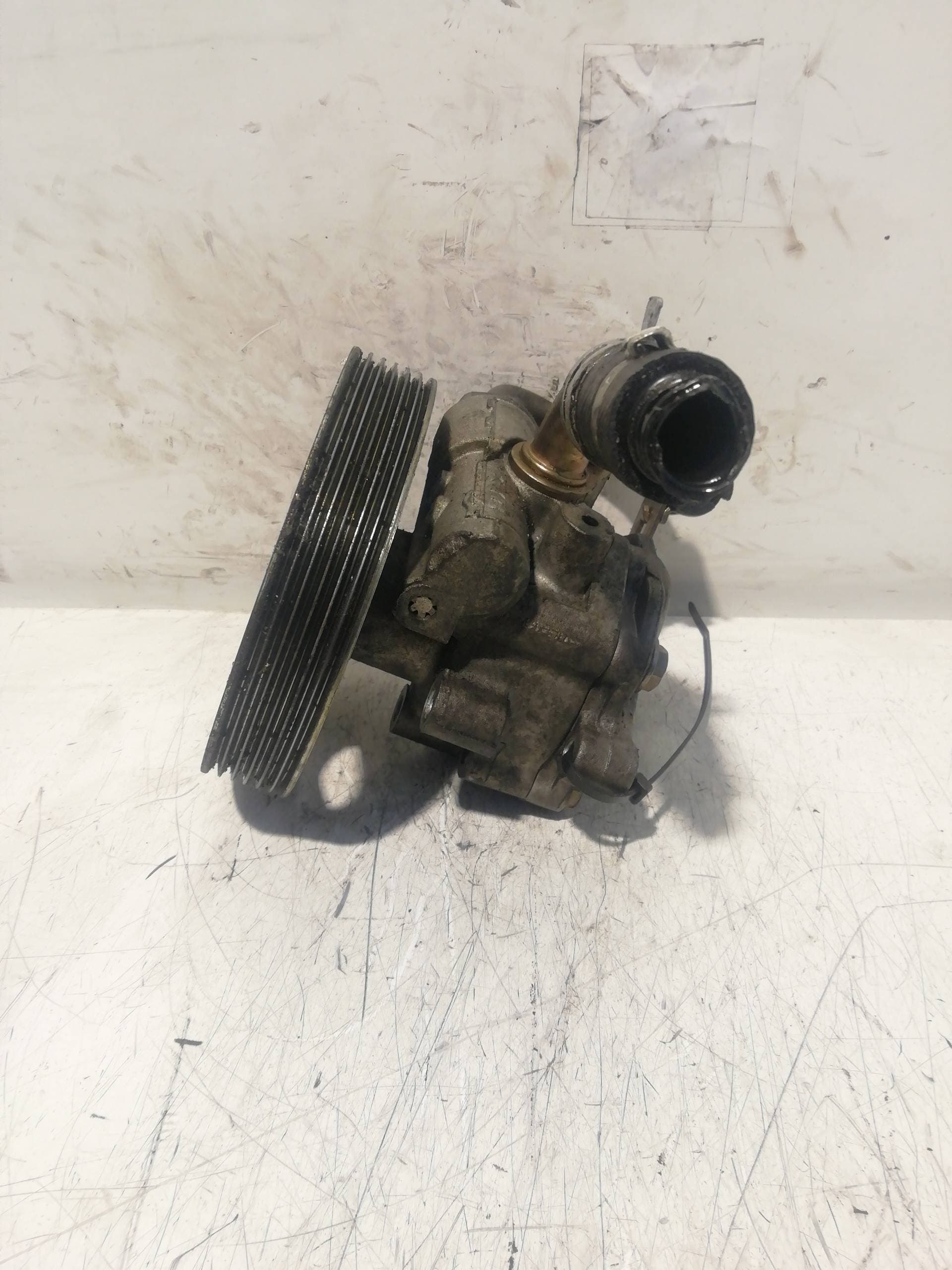 Bomba direccion FORD FIESTA BERLINA 3