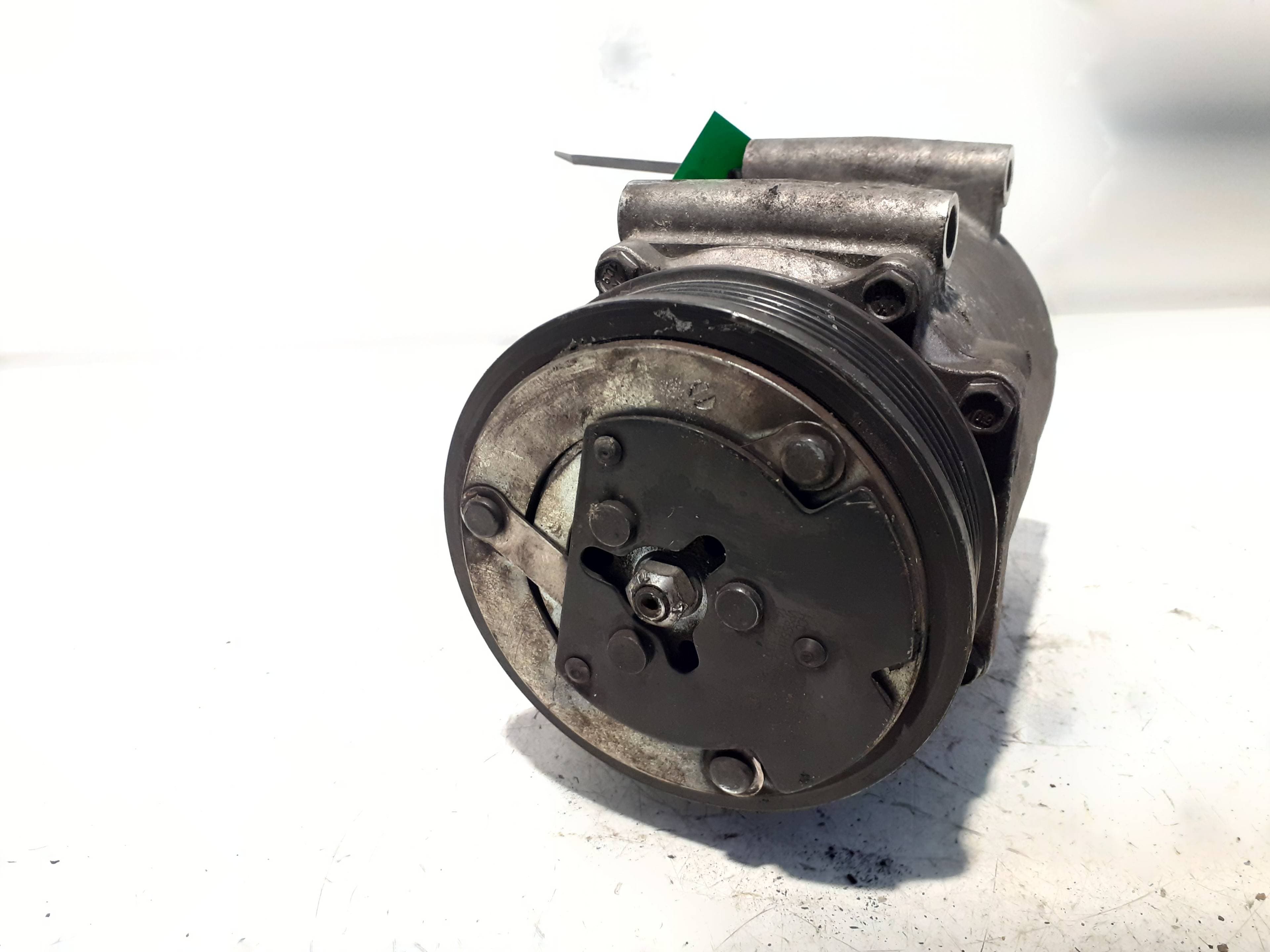 Recambio FORD FIESTA BERLINA ref. 8V5119D629DF