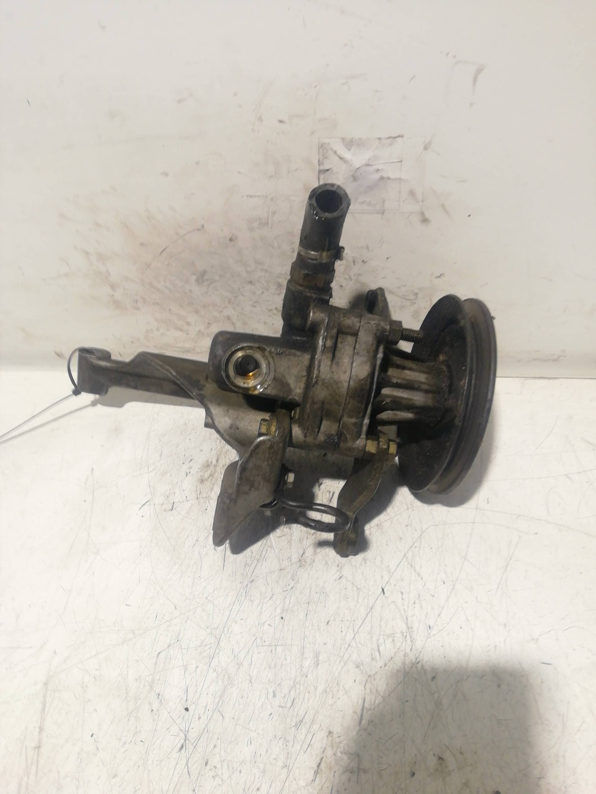 Bomba direccion AUDI 80 AVANT