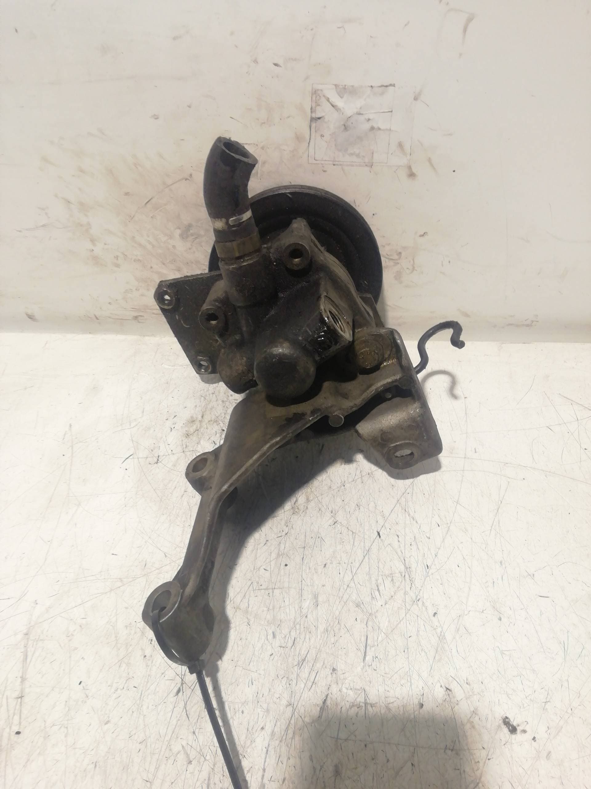 Bomba direccion AUDI 80 AVANT 5