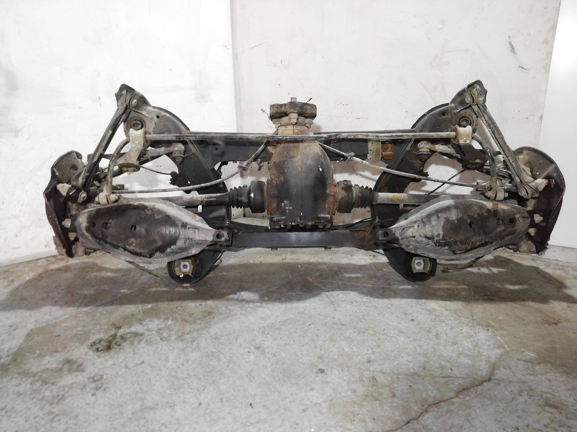 Puente trasero MERCEDES-BENZ CLASE C (W201) BERLINA 5