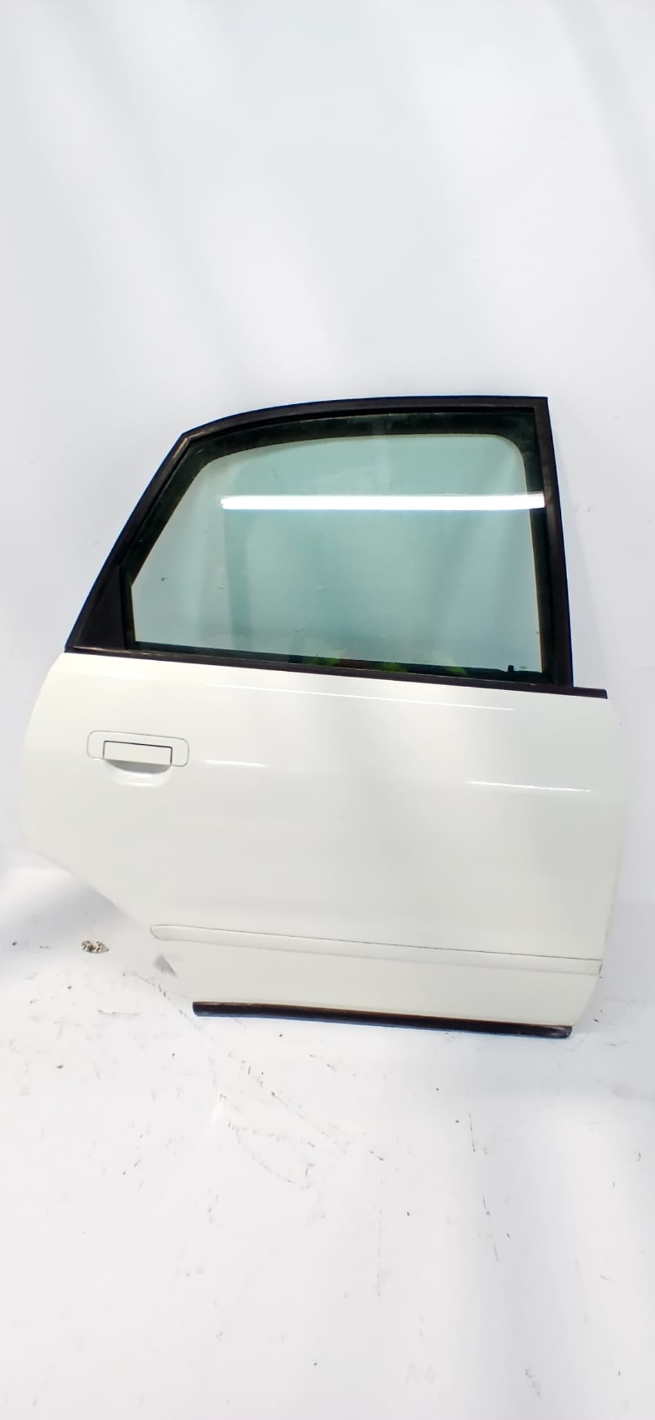 Puerta trasera derecha AUDI A4 BERLINA (B5)
