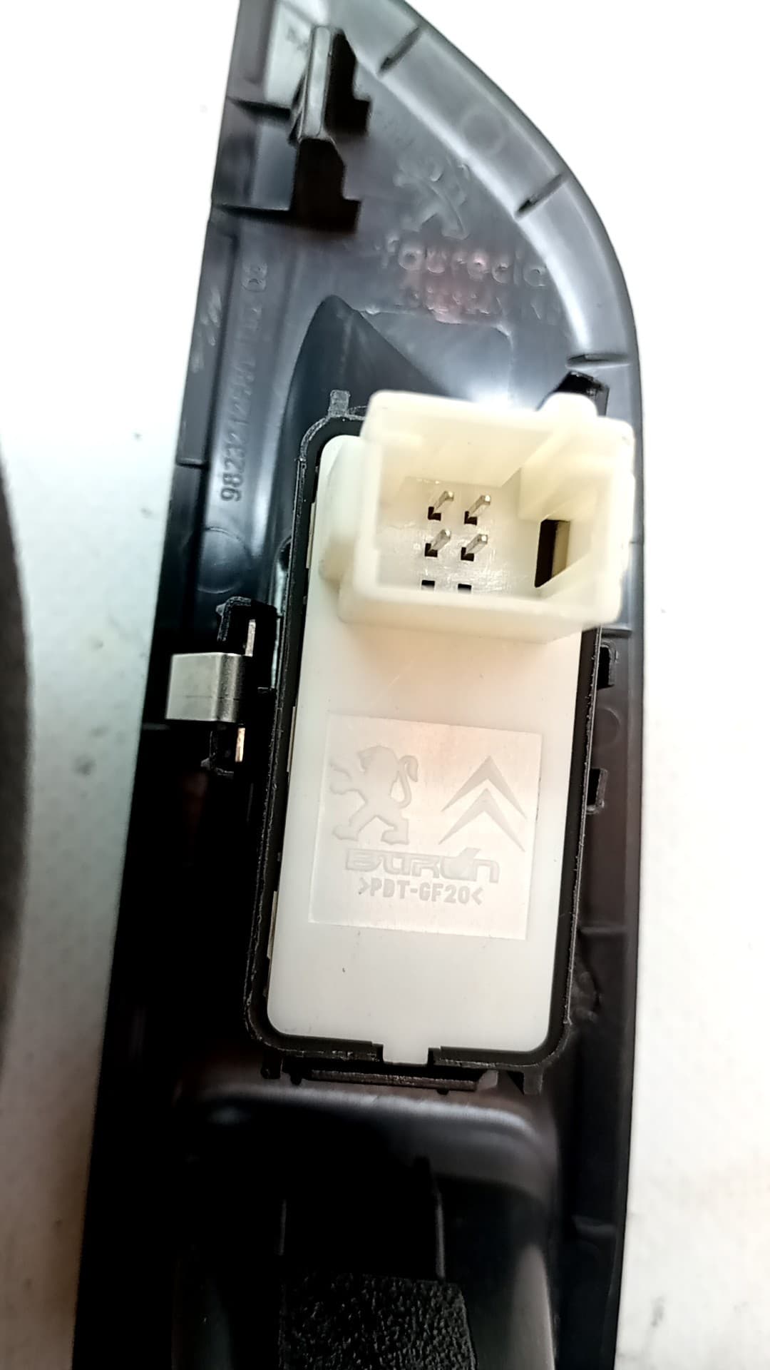 Mando elevalunas trasero derecho PEUGEOT 208 (P2) 2