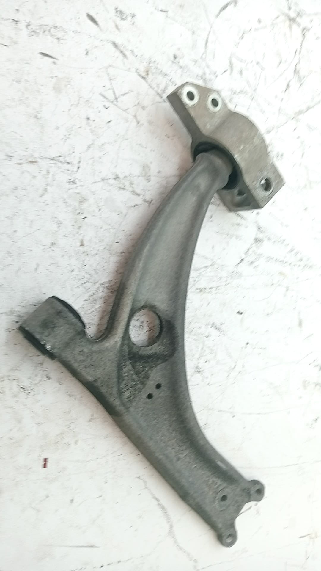 Brazo suspension inferior delantero izquierdo VOLKSWAGEN PASSAT B6 VARIANT (3C5) 2