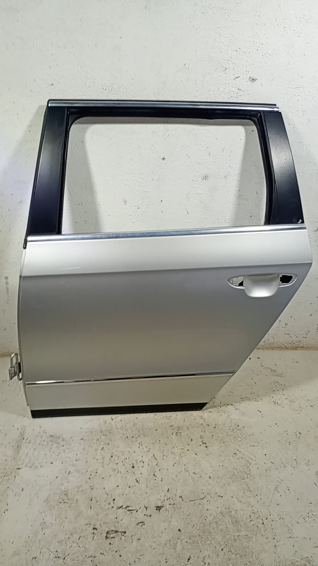 Puerta trasera izquierda VOLKSWAGEN PASSAT B6 VARIANT (3C5) 4