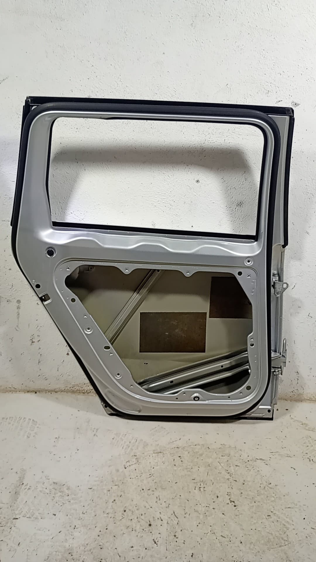 Puerta trasera izquierda VOLKSWAGEN PASSAT B6 VARIANT (3C5) 2