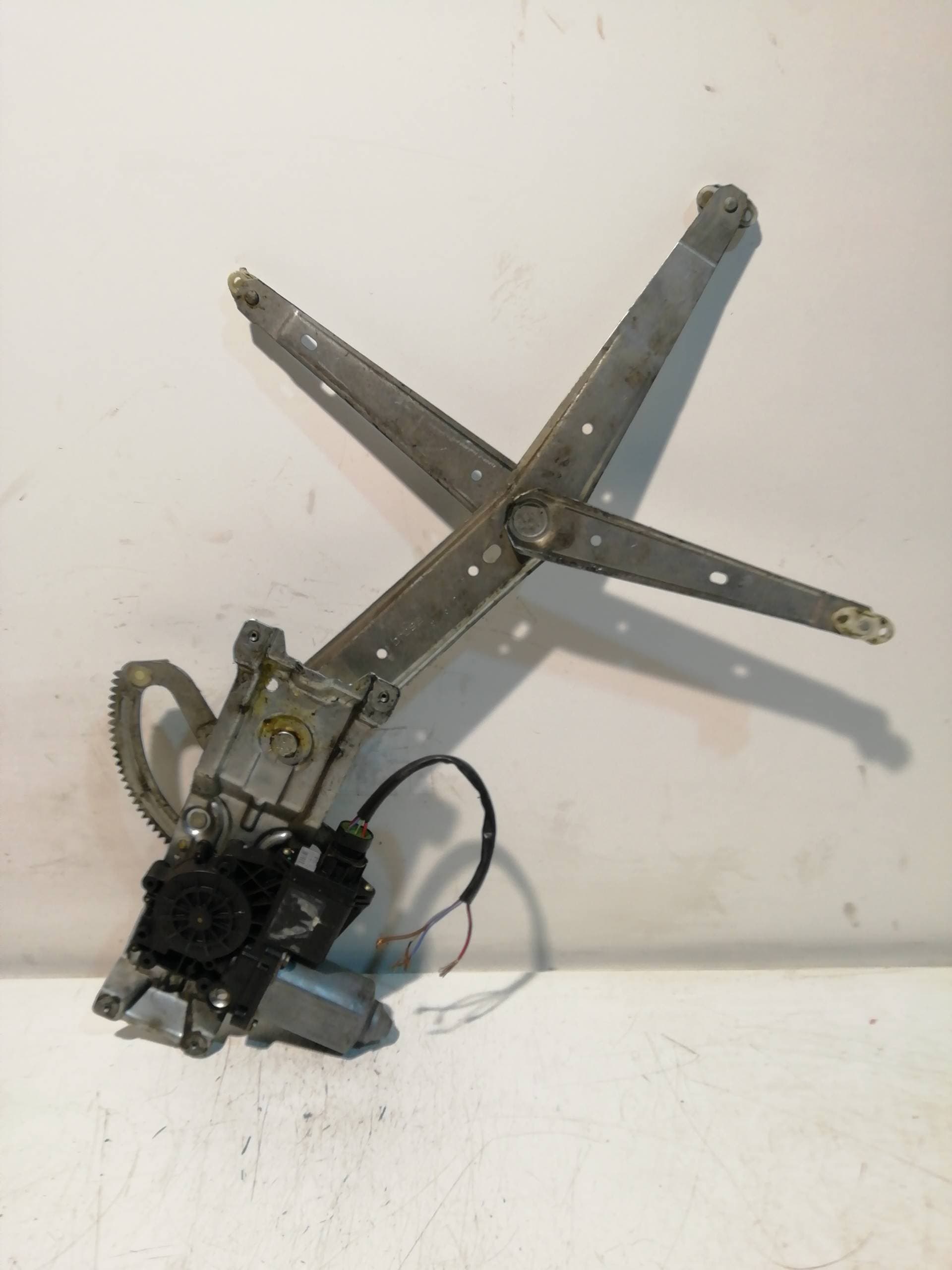 Motor elevalunas delantero derecho OPEL CORSA B