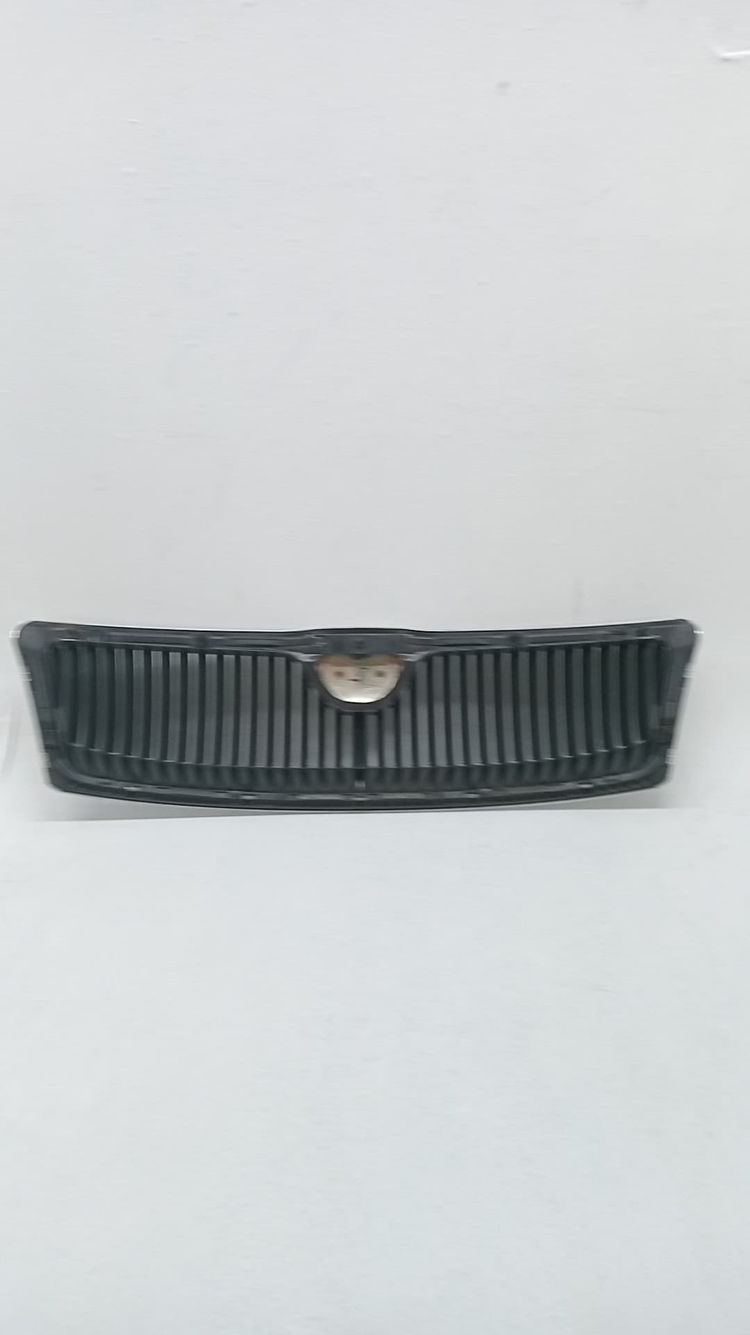 Rejilla delantera SKODA OCTAVIA 2