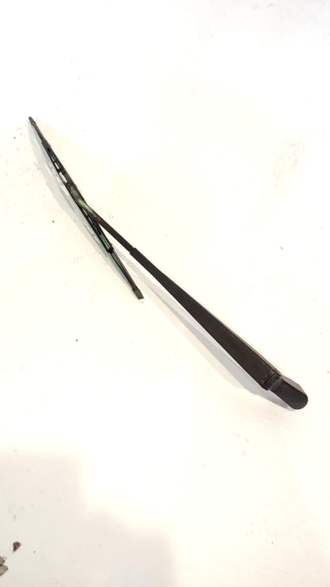 Brazo limpia trasero MITSUBISHI SPACE RUNNER MONOSPACE (N1_W, N2_W)