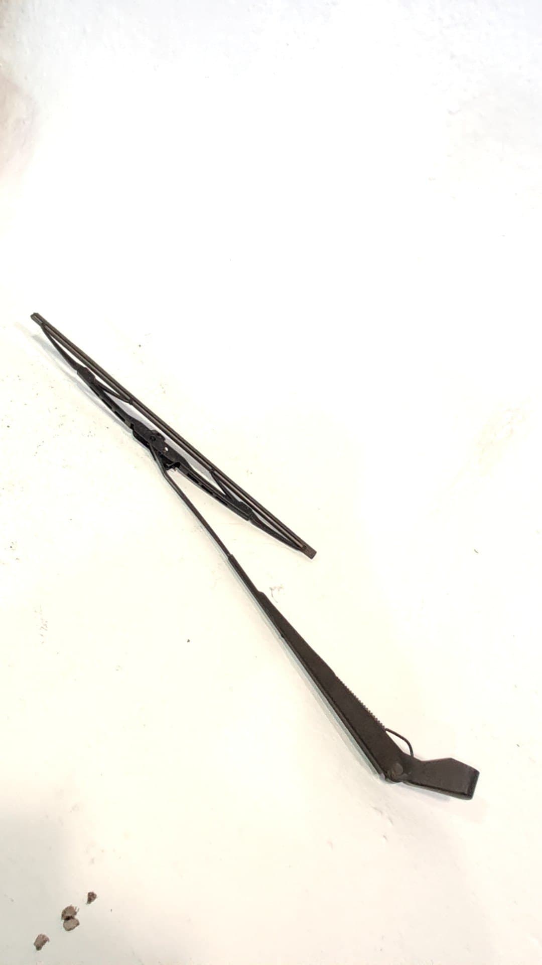 Brazo limpia trasero MITSUBISHI SPACE RUNNER MONOSPACE (N1_W, N2_W) 2