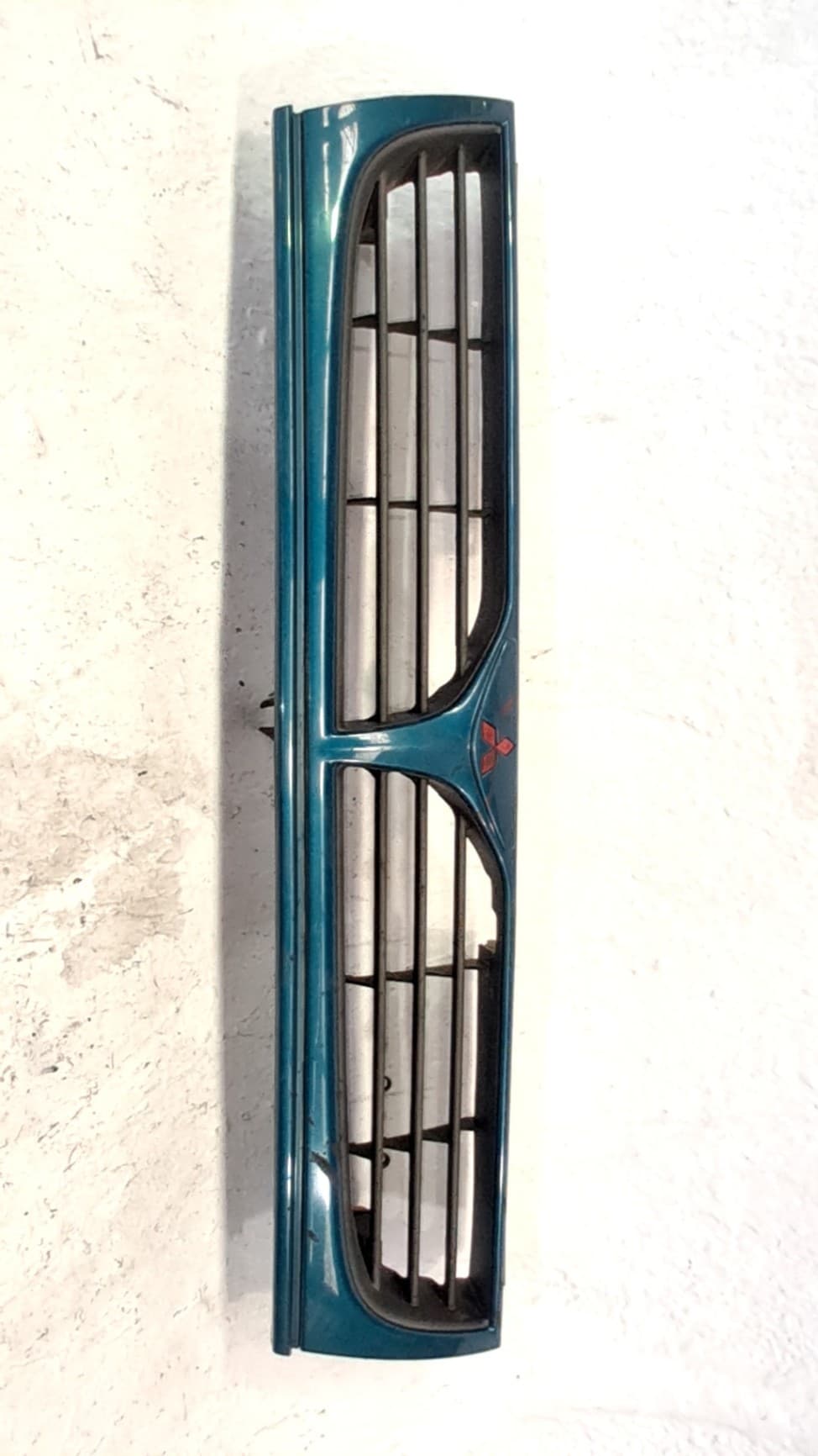 Rejilla delantera MITSUBISHI SPACE RUNNER MONOSPACE (N1_W, N2_W)