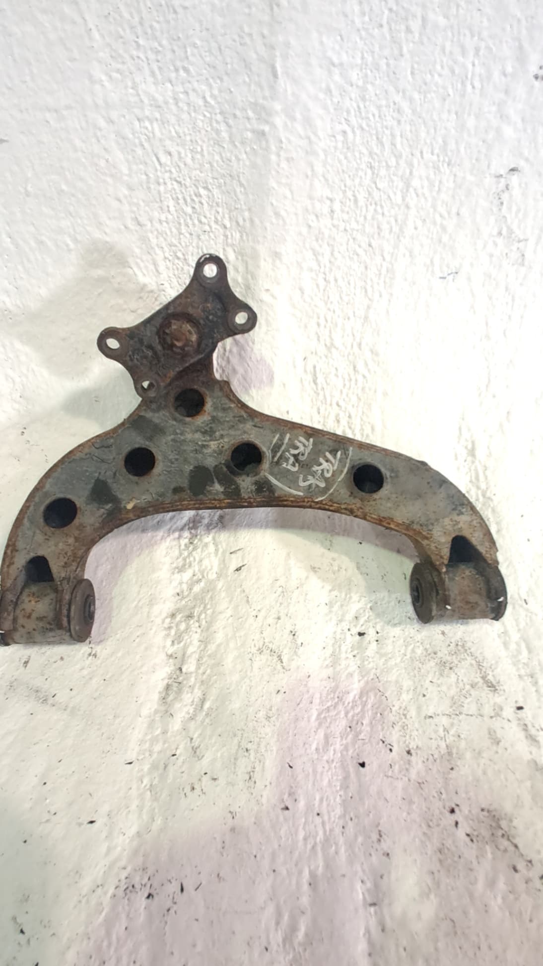 Brazo suspension inferior trasero derecho SUZUKI VITARA SE/SV (ET) 2