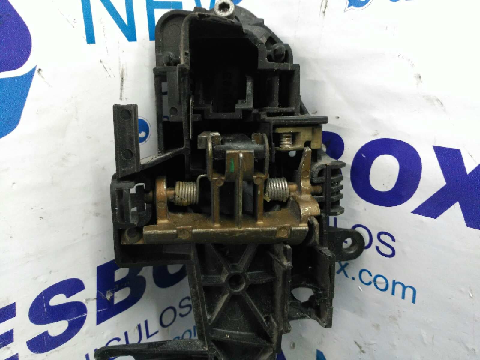 Recambio de MANETA TRASERA DERECHA para BMW SERIE 1 BERLINA (E81/E87) referencia OEM IAM 2