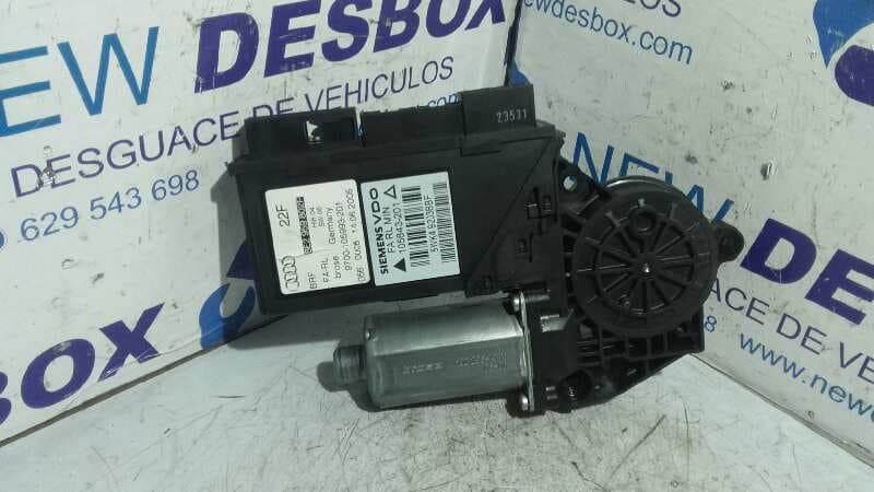 Recambio de MOTOR ELEVALUNAS DELANTERO DERECHO para AUDI A4 AVANT (8E) 2.0 TDI BLB referencia OEM IAM    - GRIS OSCURO