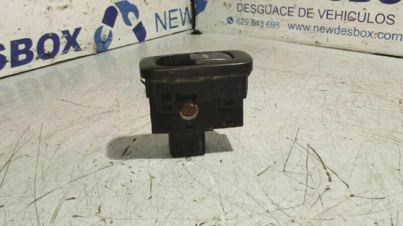 Recambio de MANDO ELEVALUNAS DELANTERO DERECHO para VOLVO S80 BERLINA 2.5 D D5252T referencia OEM IAM 9476695   - BLANCO 2