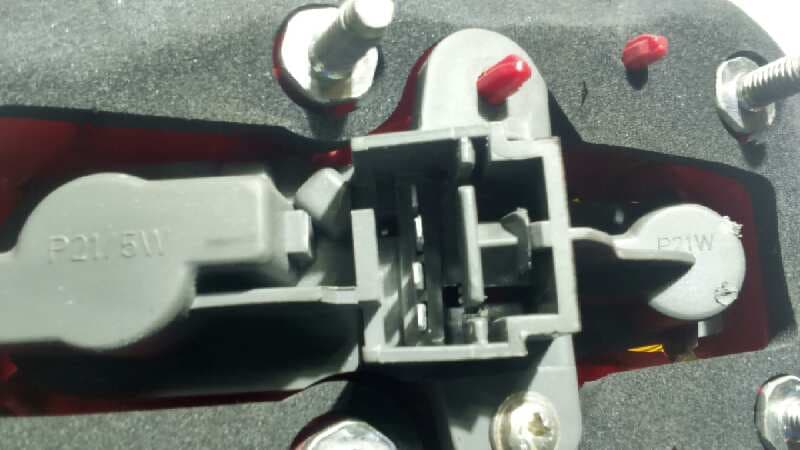 Recambio de PILOTO TRASERO DERECHO para ALFA ROMEO 147 (190) 1.6 16V CAT AR37203 referencia OEM IAM 46556347   - NEGRO 3