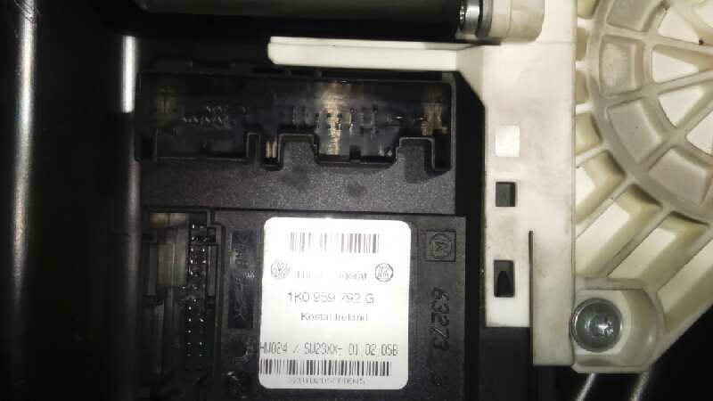 Recambio de ELEVALUNAS DELANTERO DERECHO para VOLKSWAGEN PASSAT BERLINA (3C2) 1.9 TDI BKC referencia OEM IAM 3C1837756F   - PLATA 3